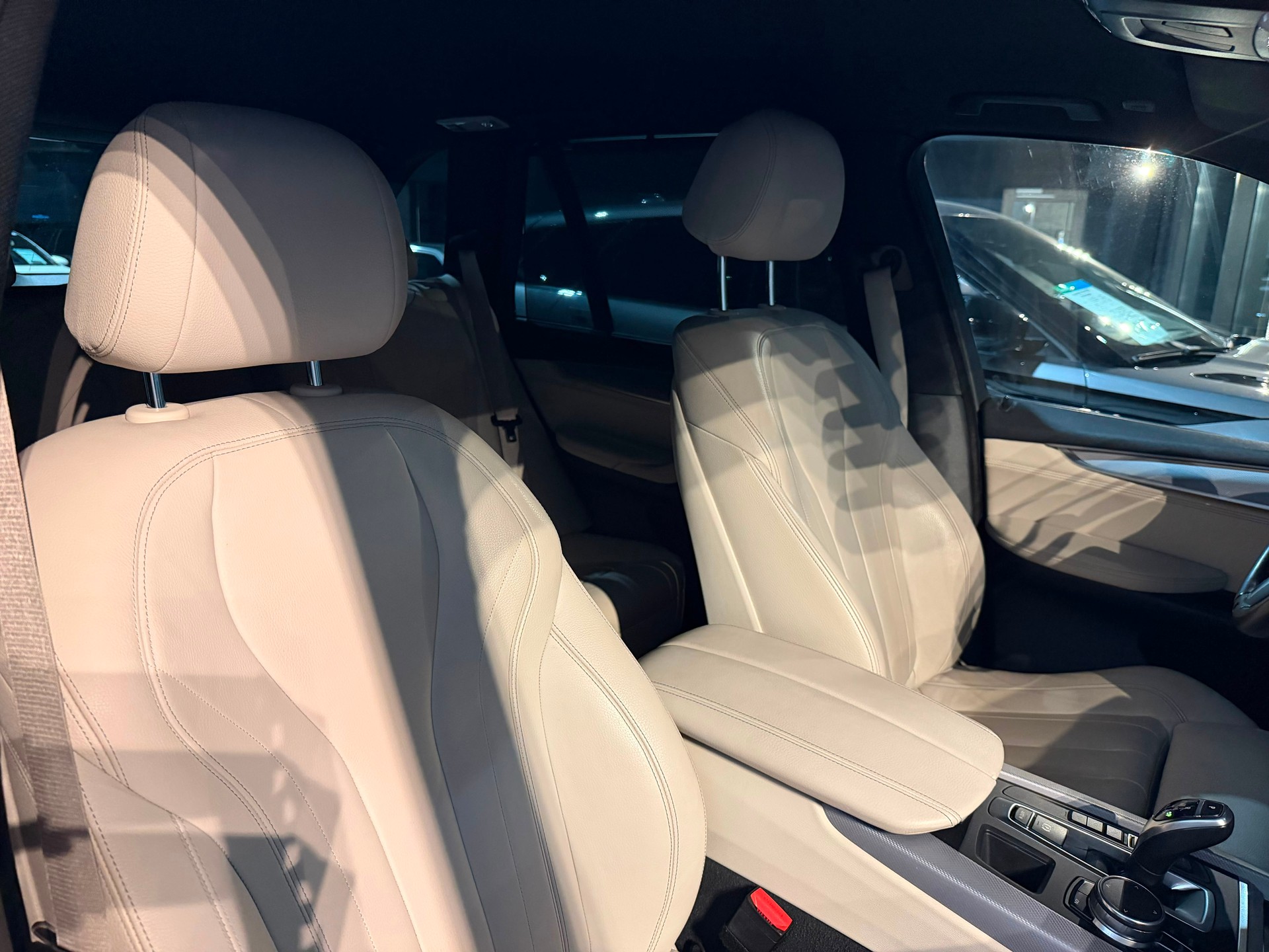 BMW X5 xDrive M50d Steptronic-image-12
