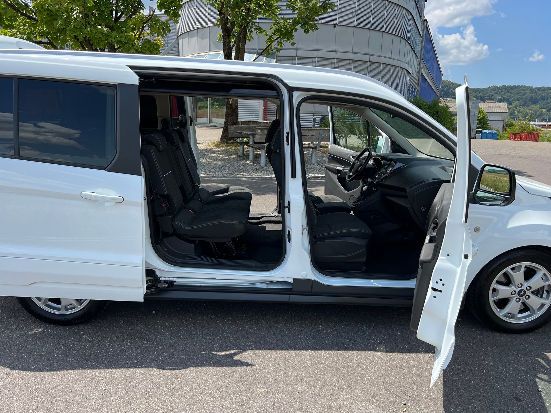 FORD Grand Tourneo Connect 1.5 TDCi Titanium Powershift-image-6