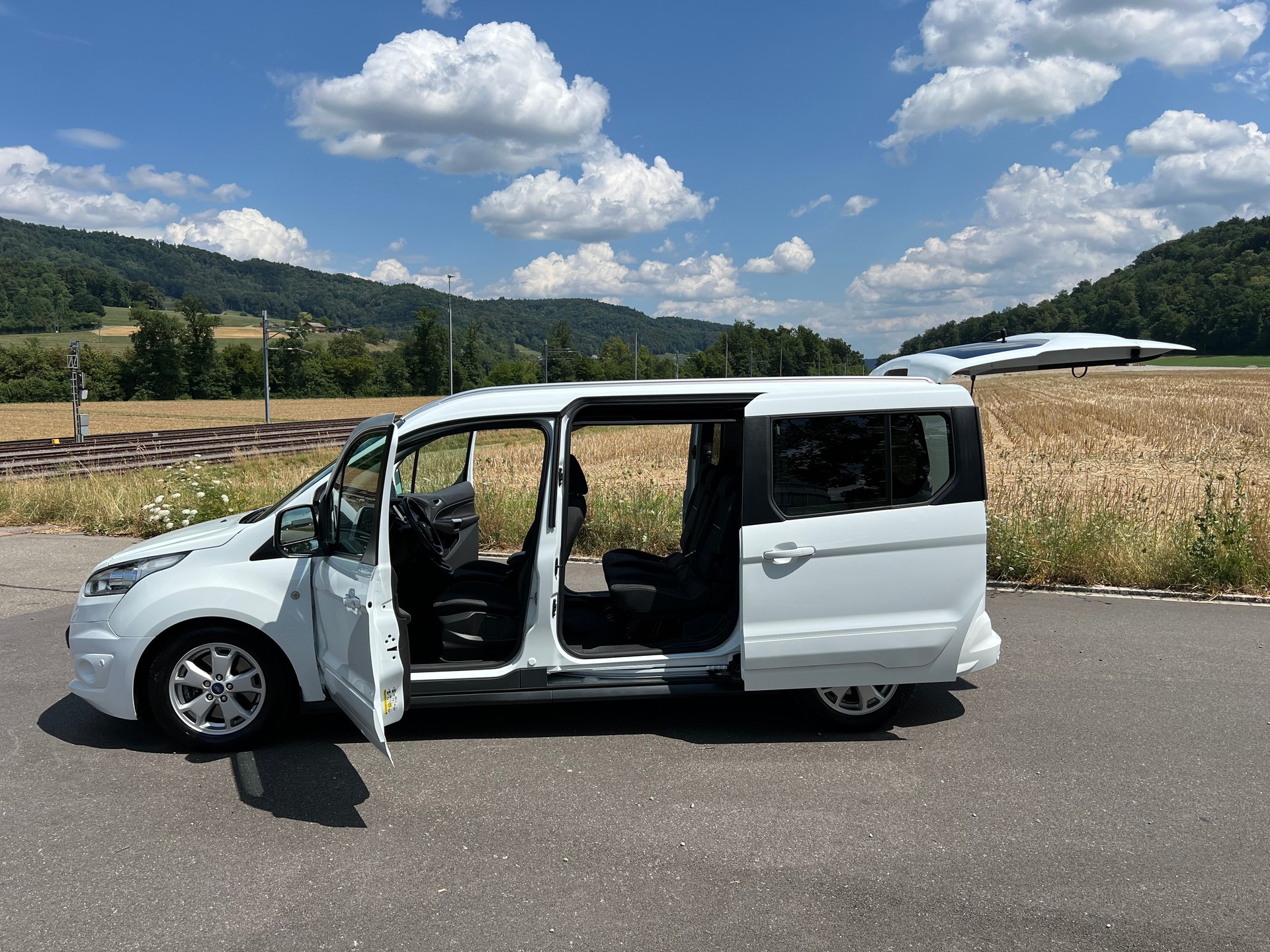 FORD Grand Tourneo Connect 1.5 TDCi Titanium Powershift-image-0