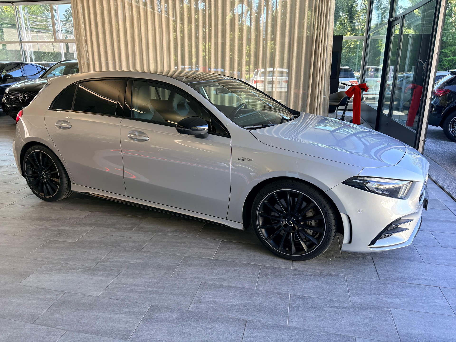 MERCEDES-BENZ A 35 AMG 4matic-image-2