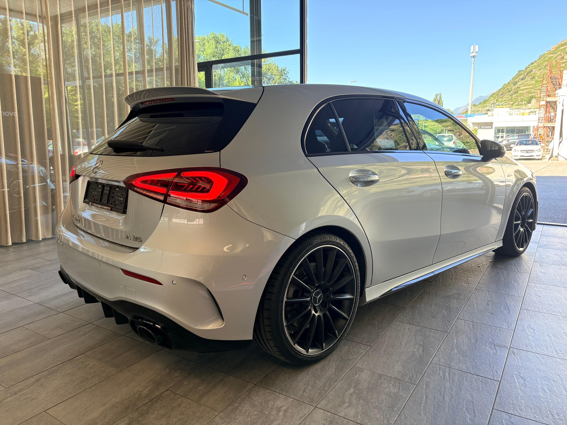 MERCEDES-BENZ A 35 AMG 4matic-image-3