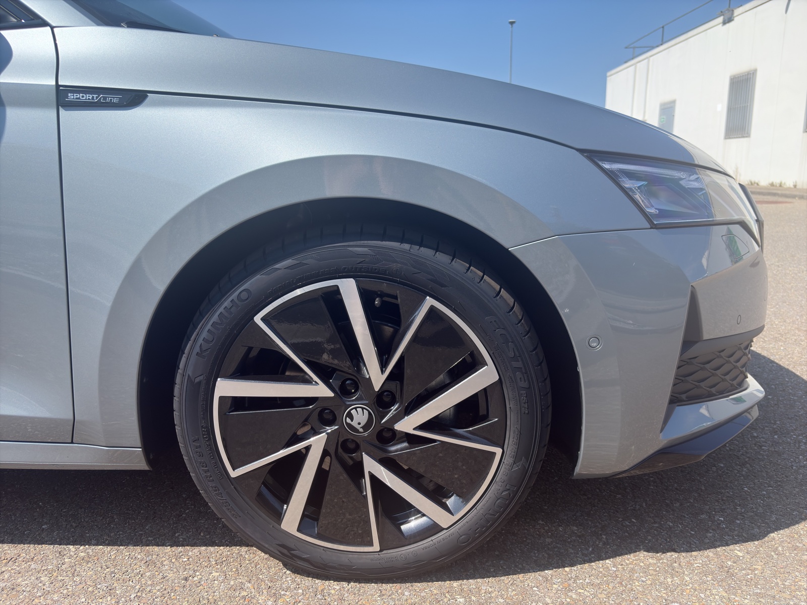 SKODA Octavia Combi 2.0 TSI SportLine 4x4 DSG-image-16