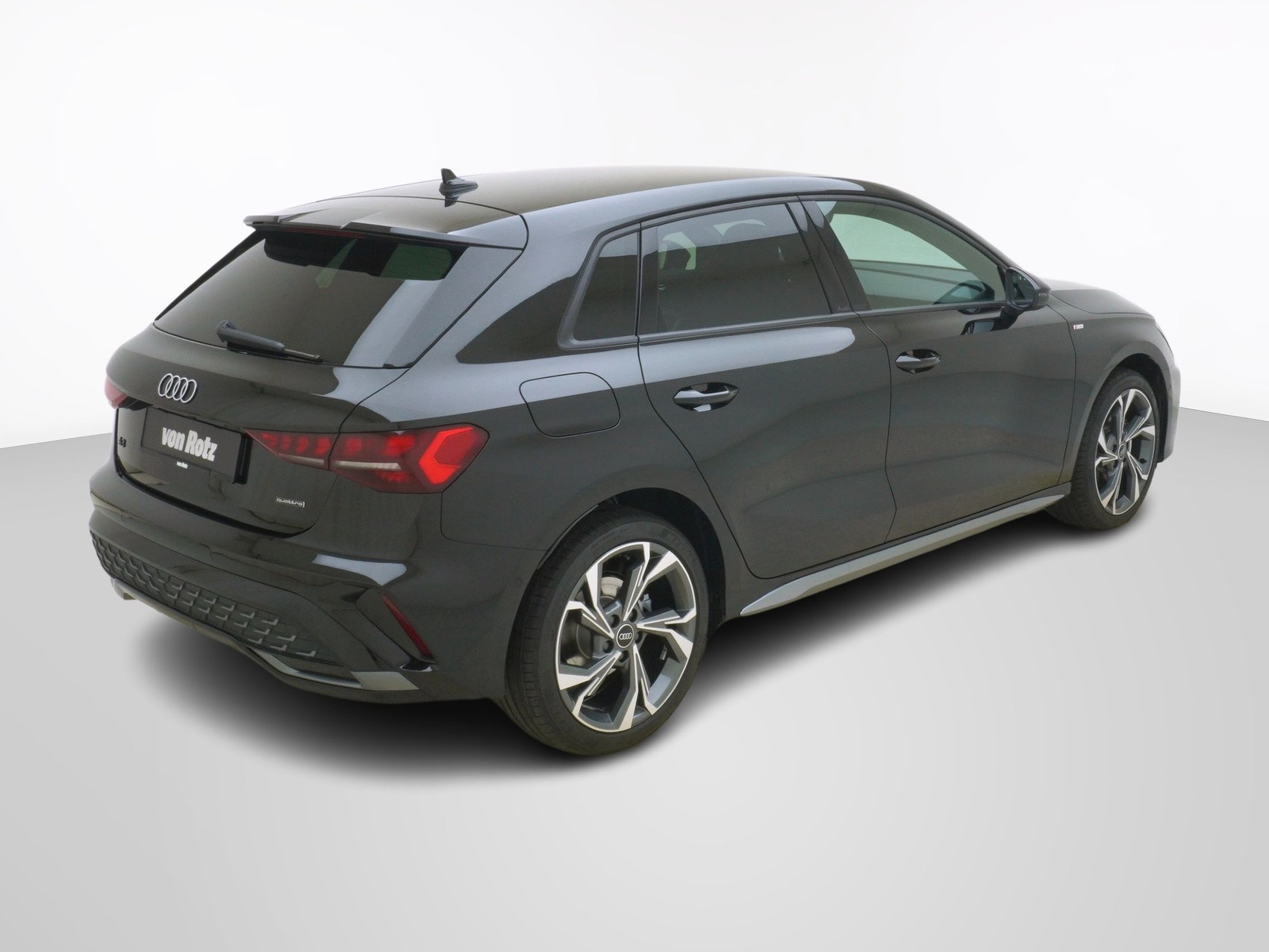 AUDI A3 Sportback 2.0 40 TFSI S Line quattro S-Tronic-image-4