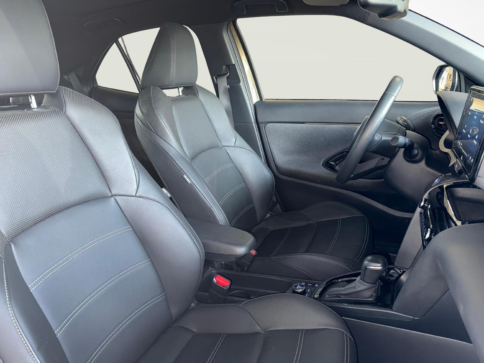 TOYOTA Yaris Cross 1.5 VVT-i HSD Premiere Edition AWD-i-image-9