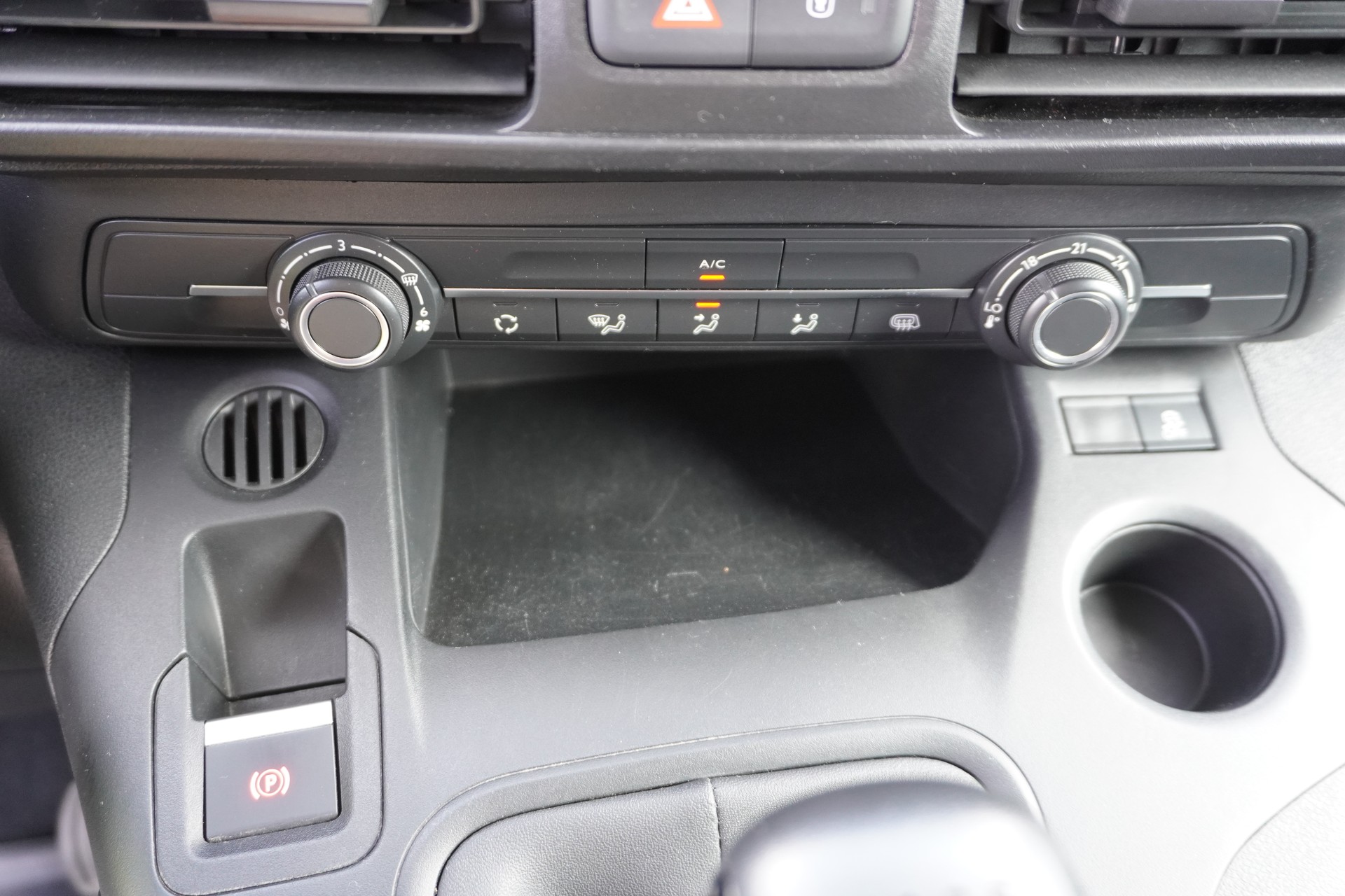 PEUGEOT Partner 1.2 Pure Tech s/s Premium 650kg 3-PLÄTZER!!!-image-16