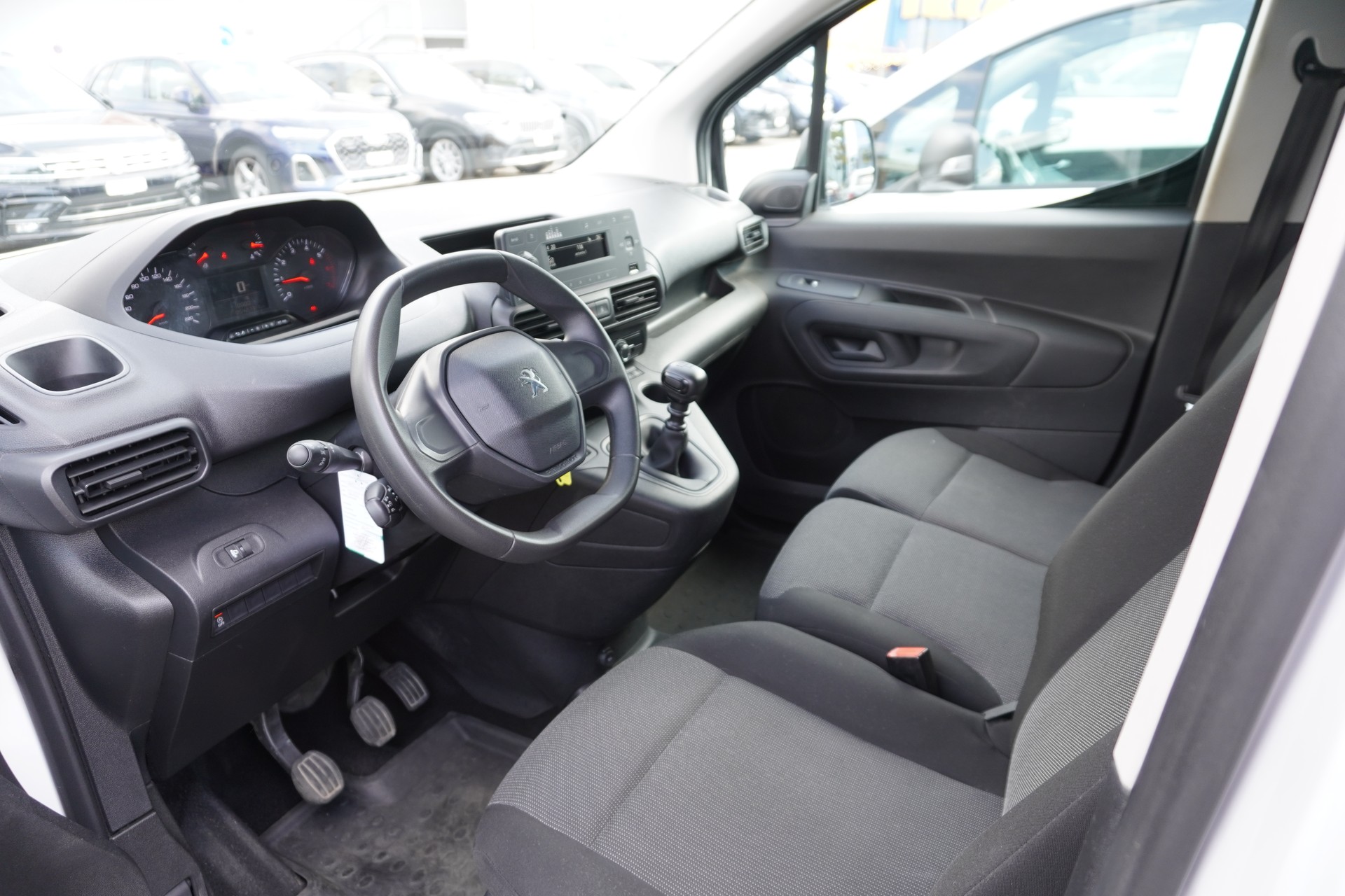 PEUGEOT Partner 1.2 Pure Tech s/s Premium 650kg 3-PLÄTZER!!!-image-14