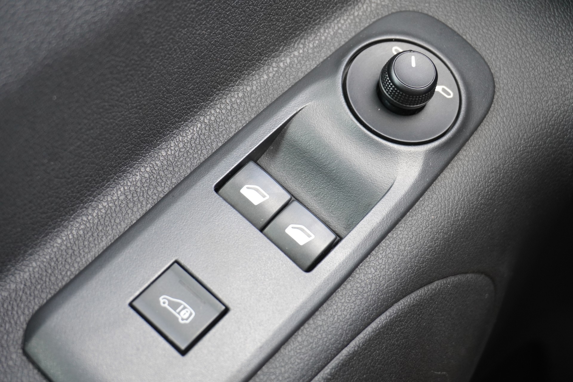 PEUGEOT Partner 1.2 Pure Tech s/s Premium 650kg 3-PLÄTZER!!!-image-23