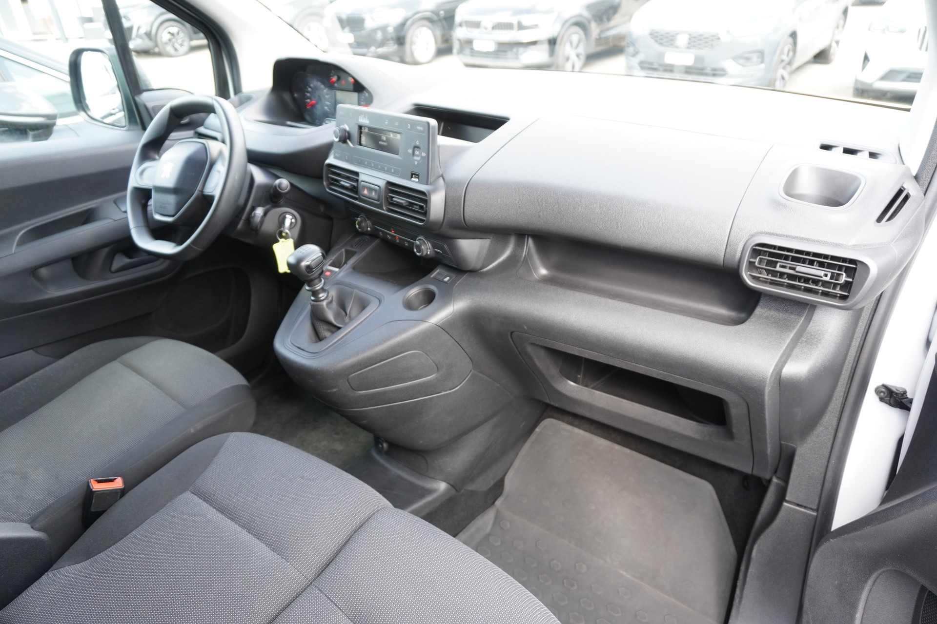 PEUGEOT Partner 1.2 Pure Tech s/s Premium 650kg 3-PLÄTZER!!!-image-13