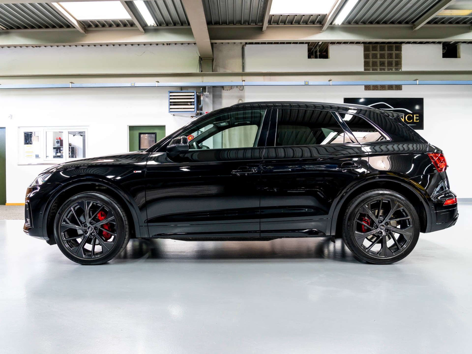 AUDI Q5 45 TFSI S-line quattro S-tronic-image-3