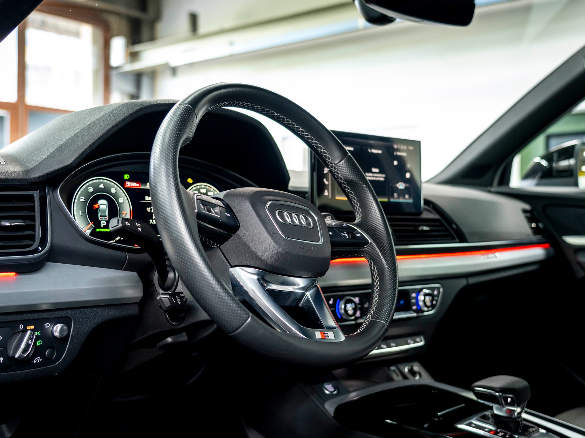 AUDI Q5 45 TFSI S-line quattro S-tronic-image-14