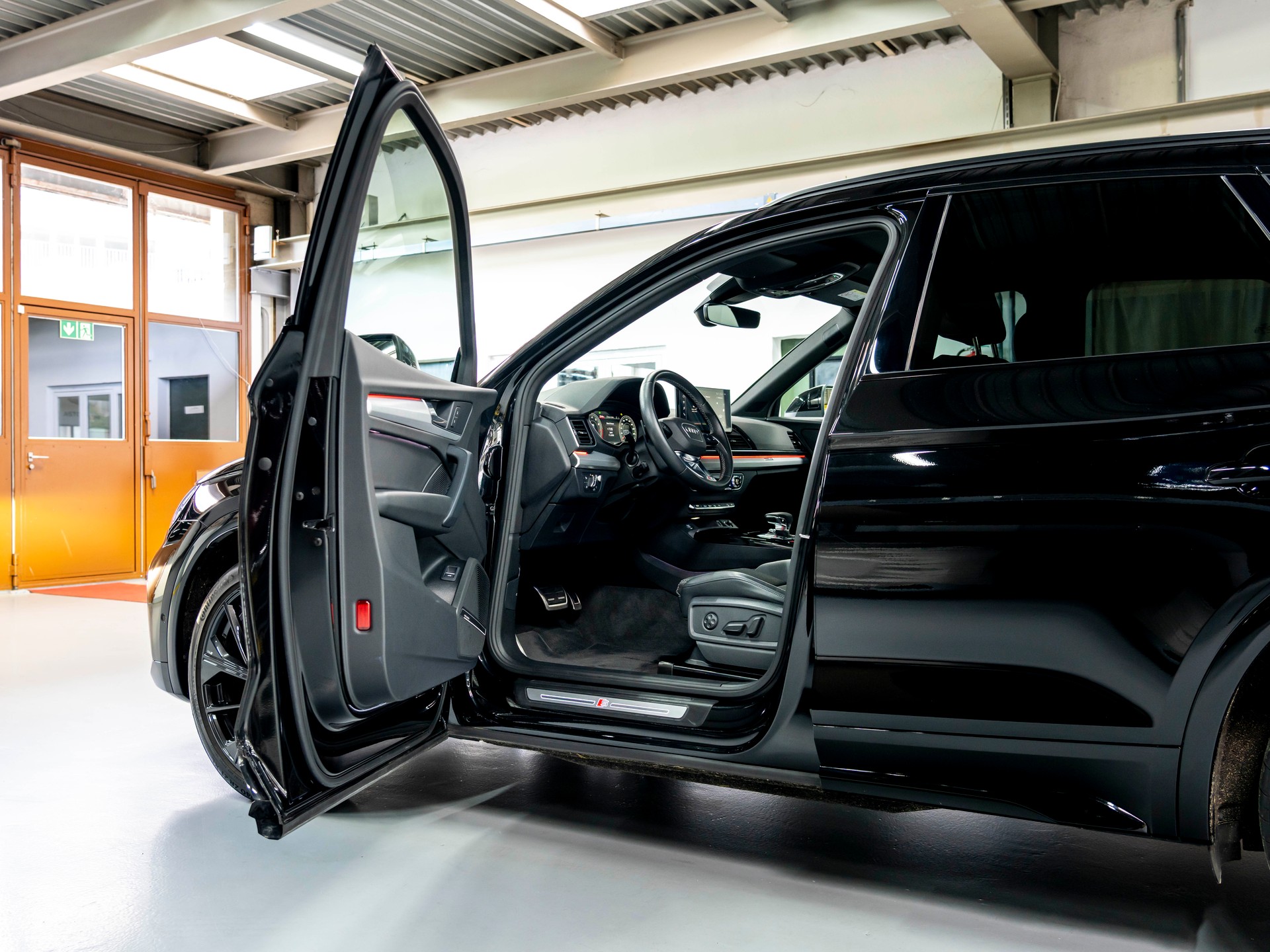AUDI Q5 45 TFSI S-line quattro S-tronic-image-16