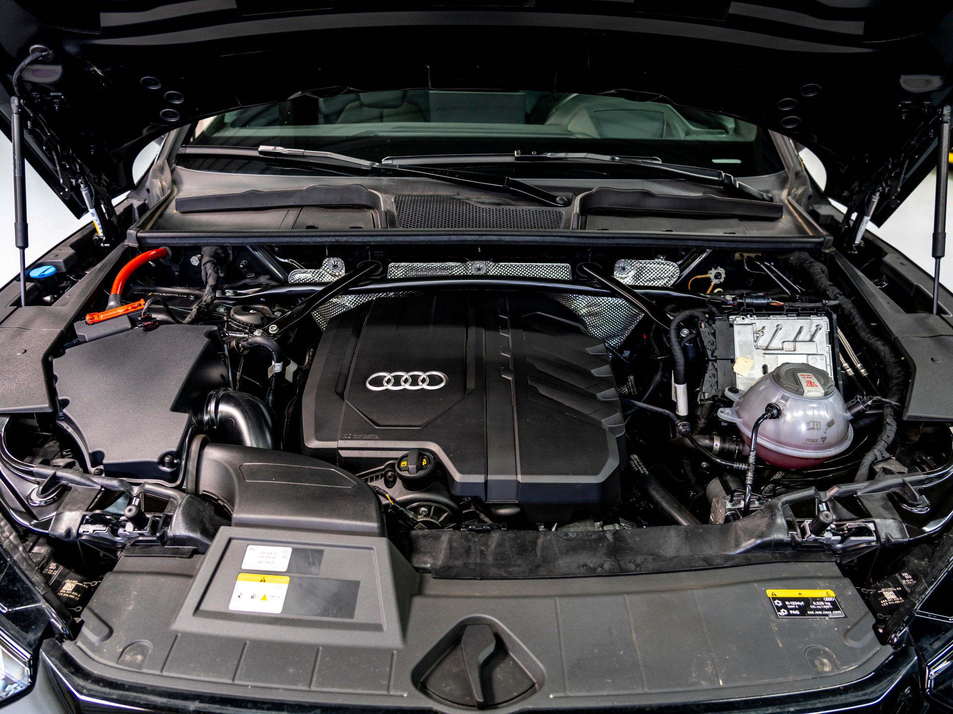 AUDI Q5 45 TFSI S-line quattro S-tronic-image-30