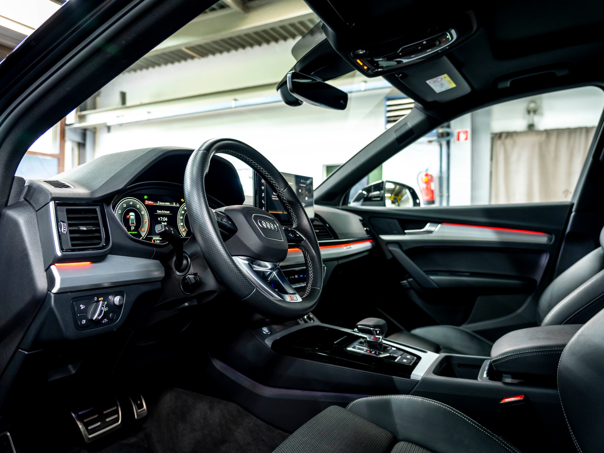 AUDI Q5 45 TFSI S-line quattro S-tronic-image-13