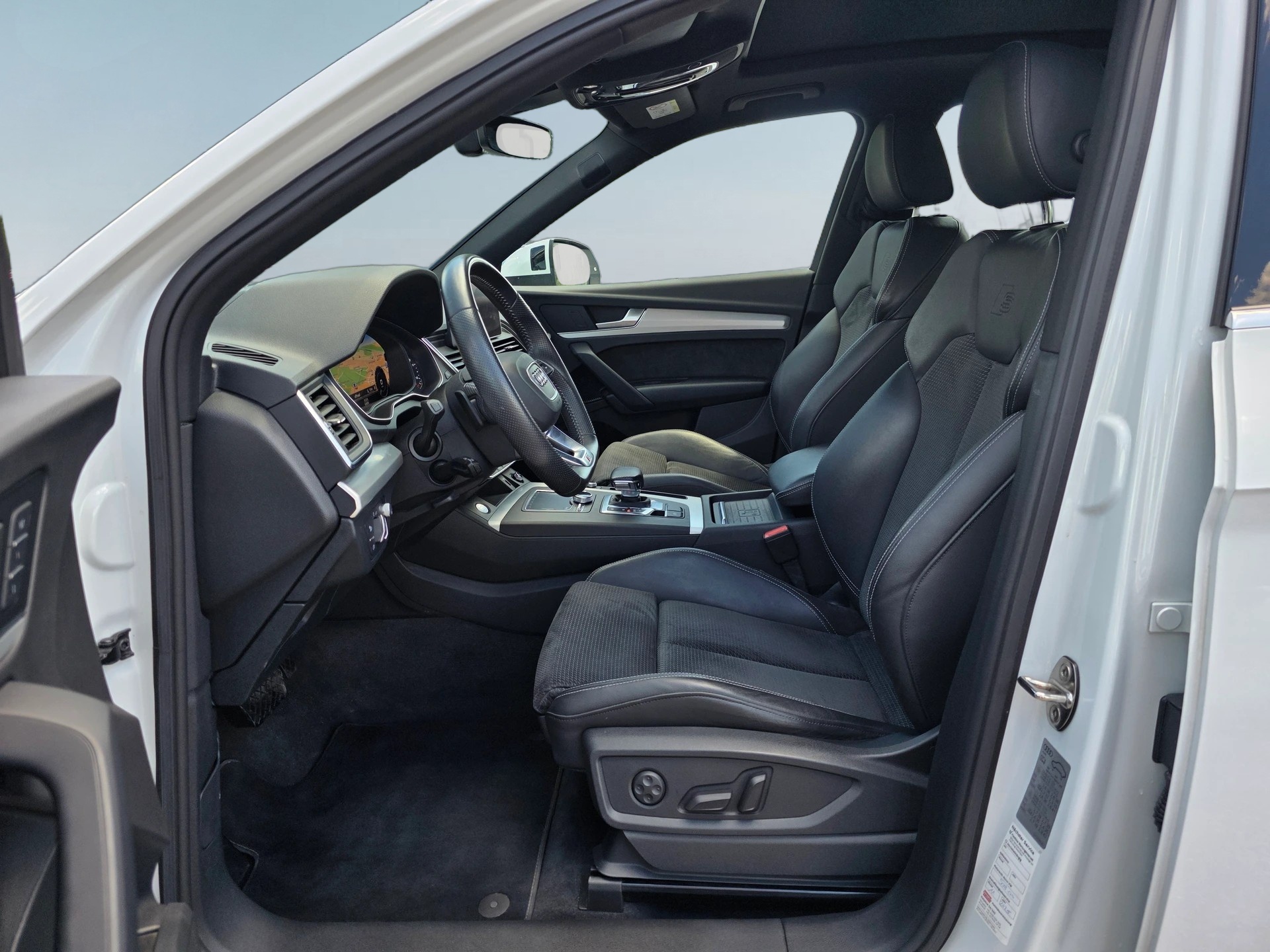 AUDI Q5 55 TFSI e Sport Quattro S-Line * CH-Fahrzeug * Frisch ab MFK * Anhängerkupplung * Panorama * Frisch ab MFK *-image-7