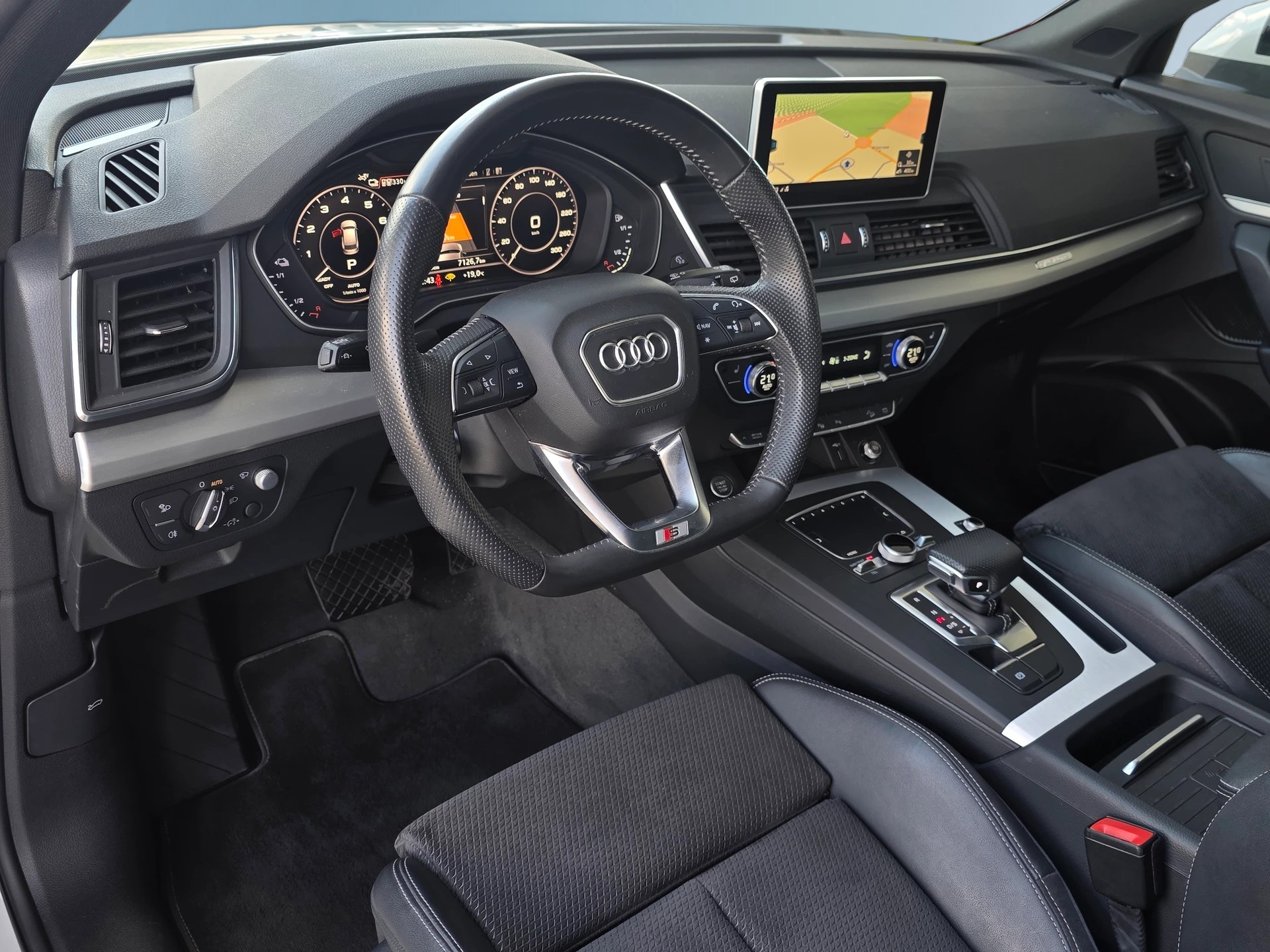 AUDI Q5 55 TFSI e Sport Quattro S-Line * CH-Fahrzeug * Frisch ab MFK * Anhängerkupplung * Panorama * Frisch ab MFK *-image-9