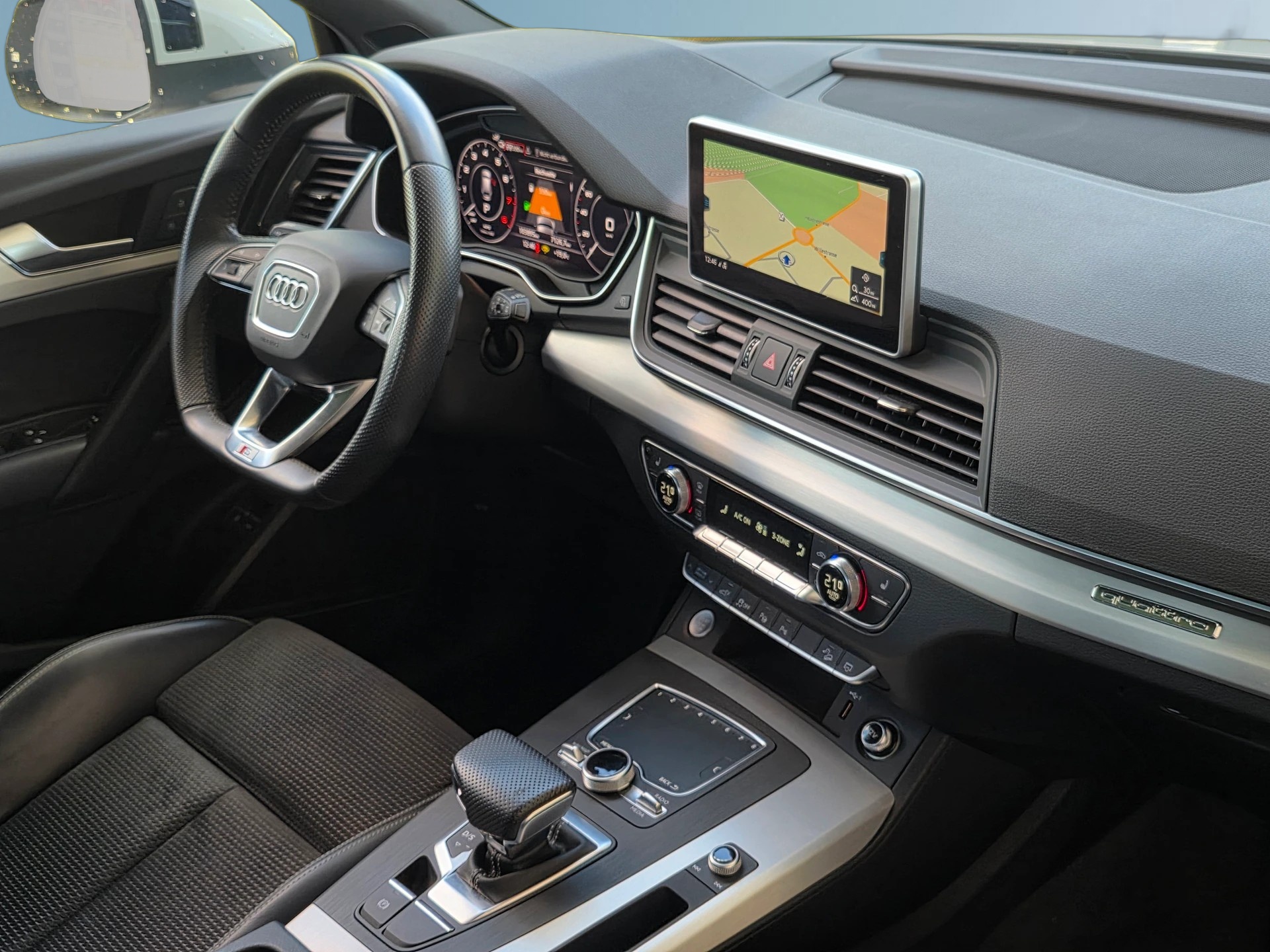 AUDI Q5 55 TFSI e Sport Quattro S-Line * CH-Fahrzeug * Frisch ab MFK * Anhängerkupplung * Panorama * Frisch ab MFK *-image-24