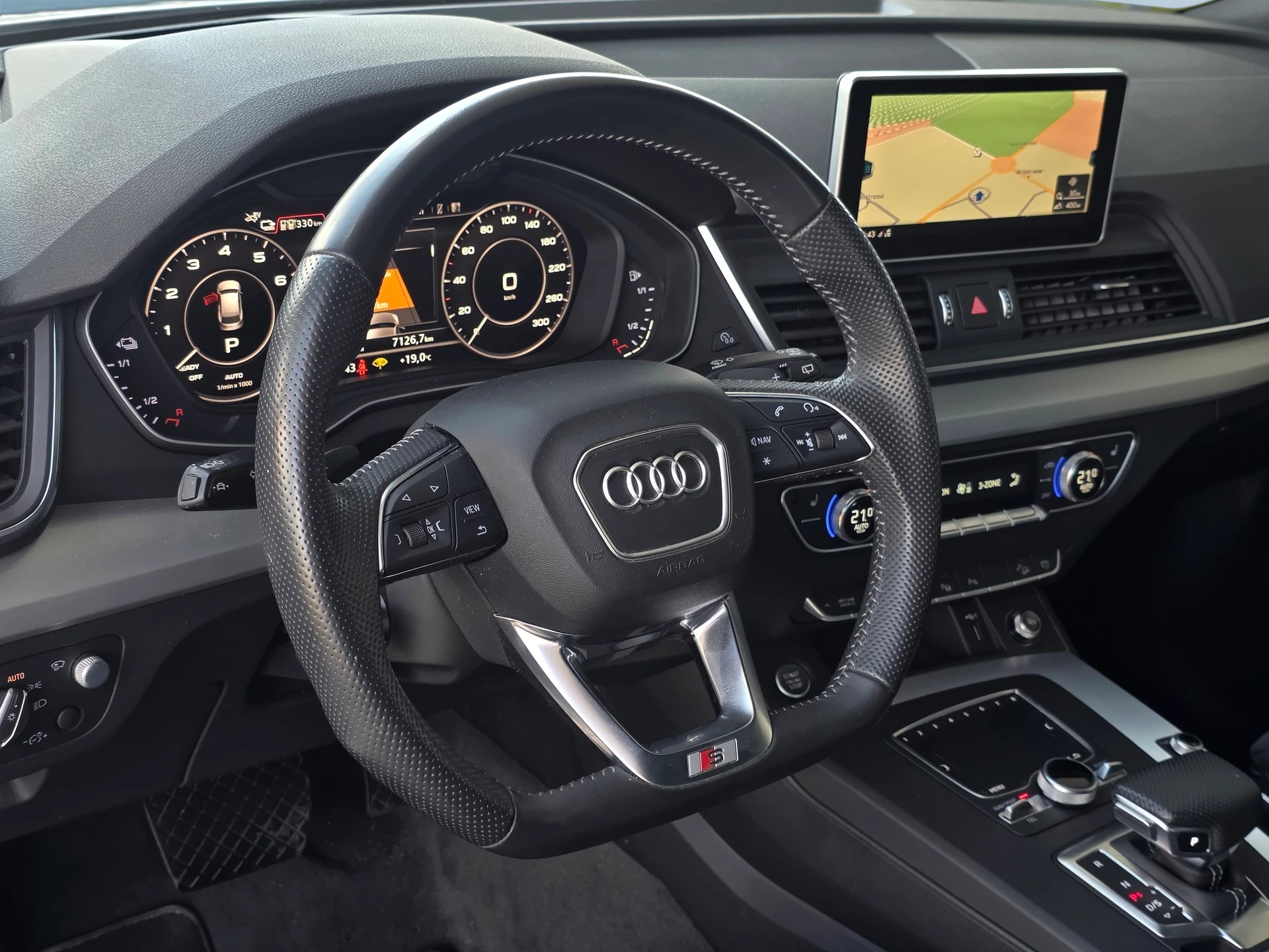 AUDI Q5 55 TFSI e Sport Quattro S-Line * CH-Fahrzeug * Frisch ab MFK * Anhängerkupplung * Panorama * Frisch ab MFK *-image-10