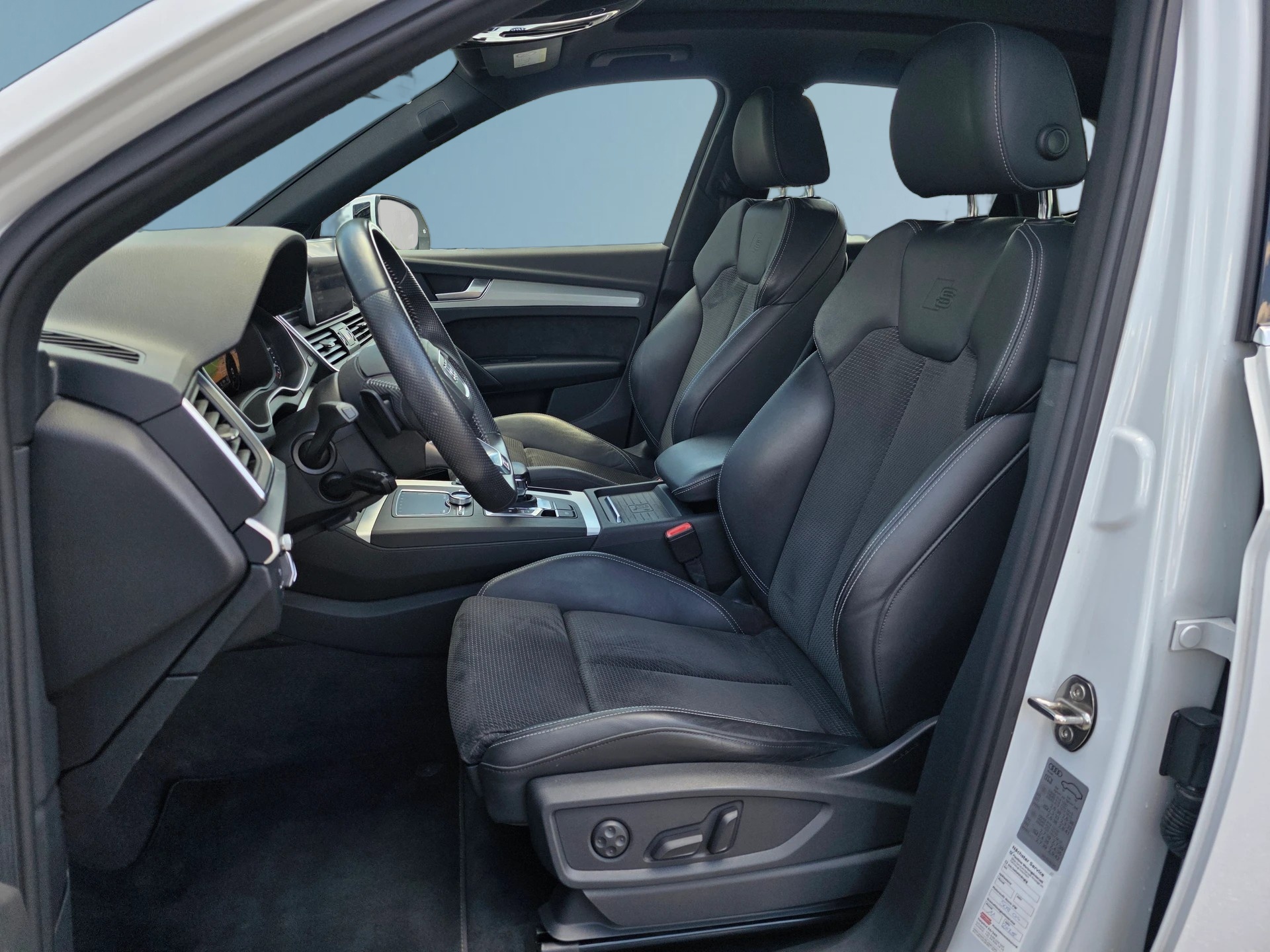 AUDI Q5 55 TFSI e Sport Quattro S-Line * CH-Fahrzeug * Frisch ab MFK * Anhängerkupplung * Panorama * Frisch ab MFK *-image-8