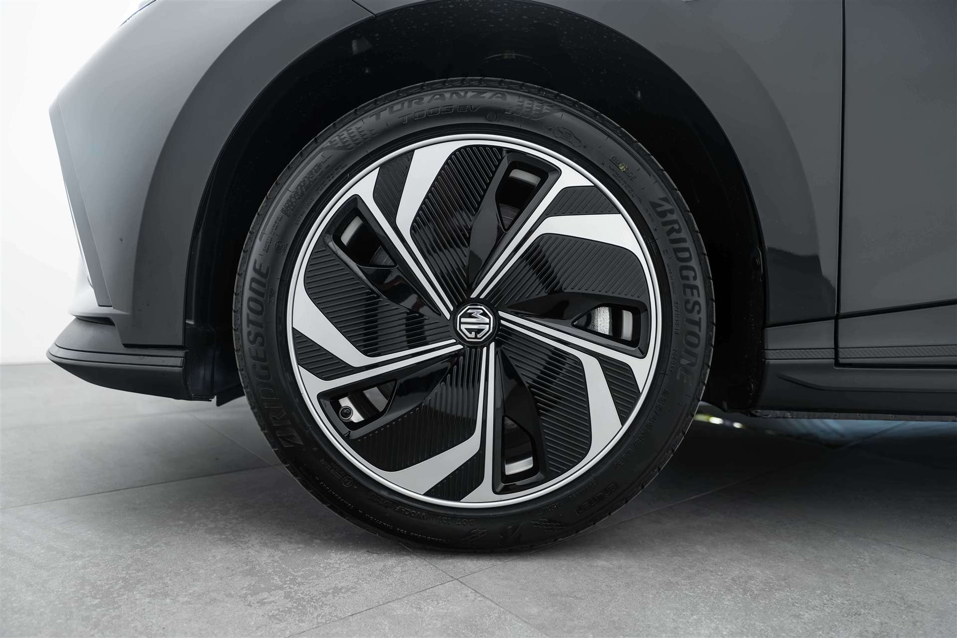 MG MG 4 EV 64kWh Premium Facelift Automat-image-5