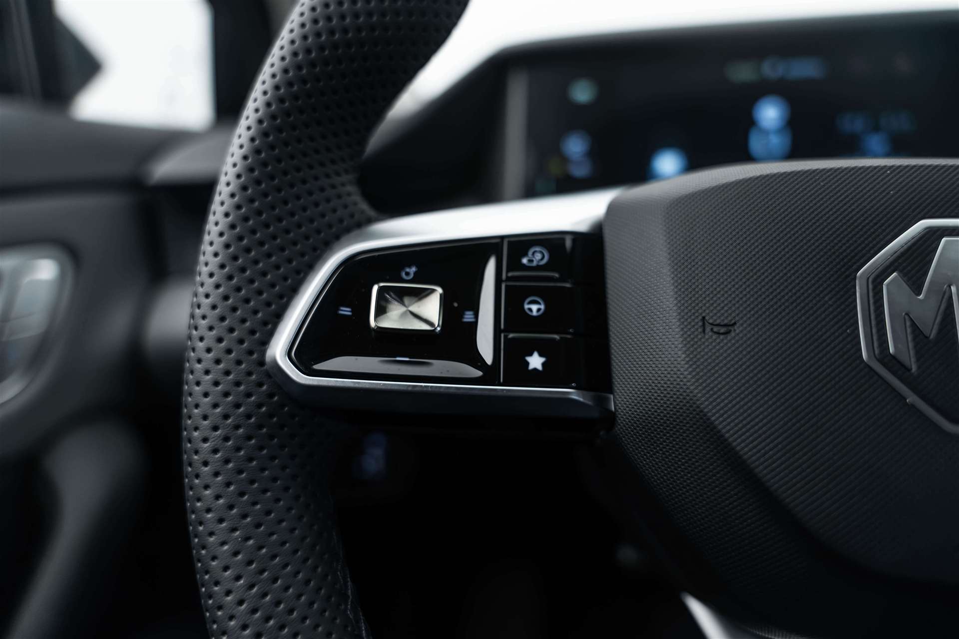 MG MG 4 EV 64kWh Premium Facelift Automat-image-14