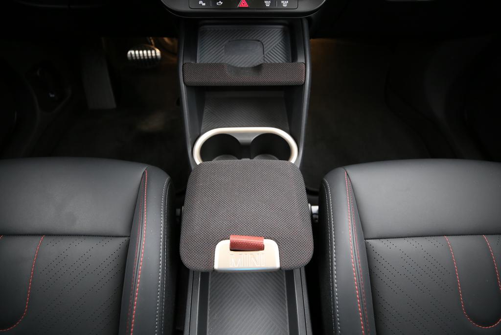 MINI Countryman F60 2.0i John Cooper Works ALL4-image-8