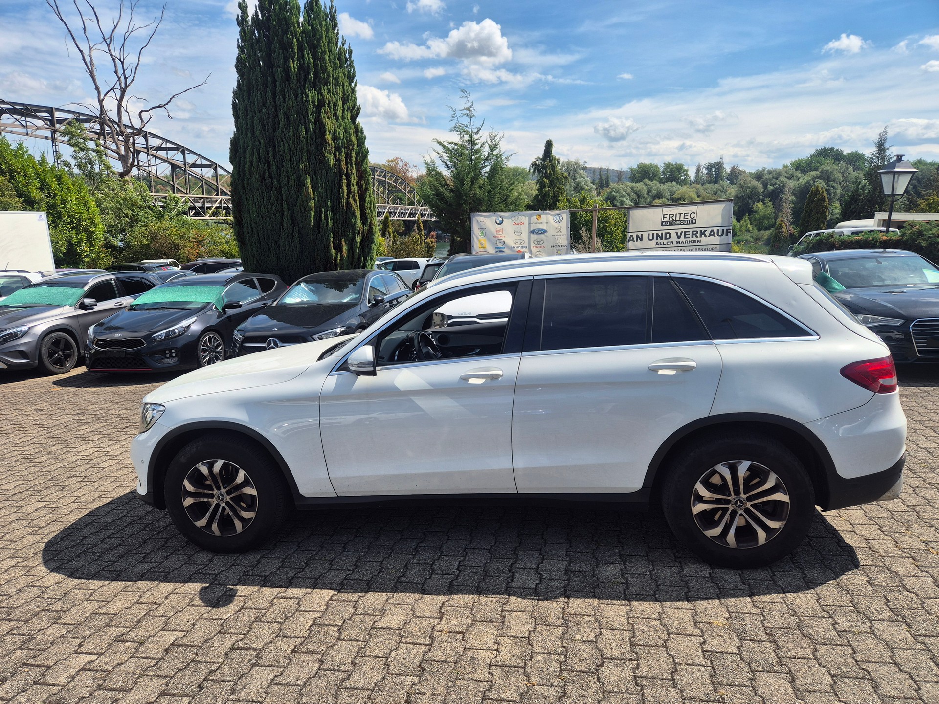 MERCEDES-BENZ GLC 250 d 4Matic 9G-Tronic-image-2