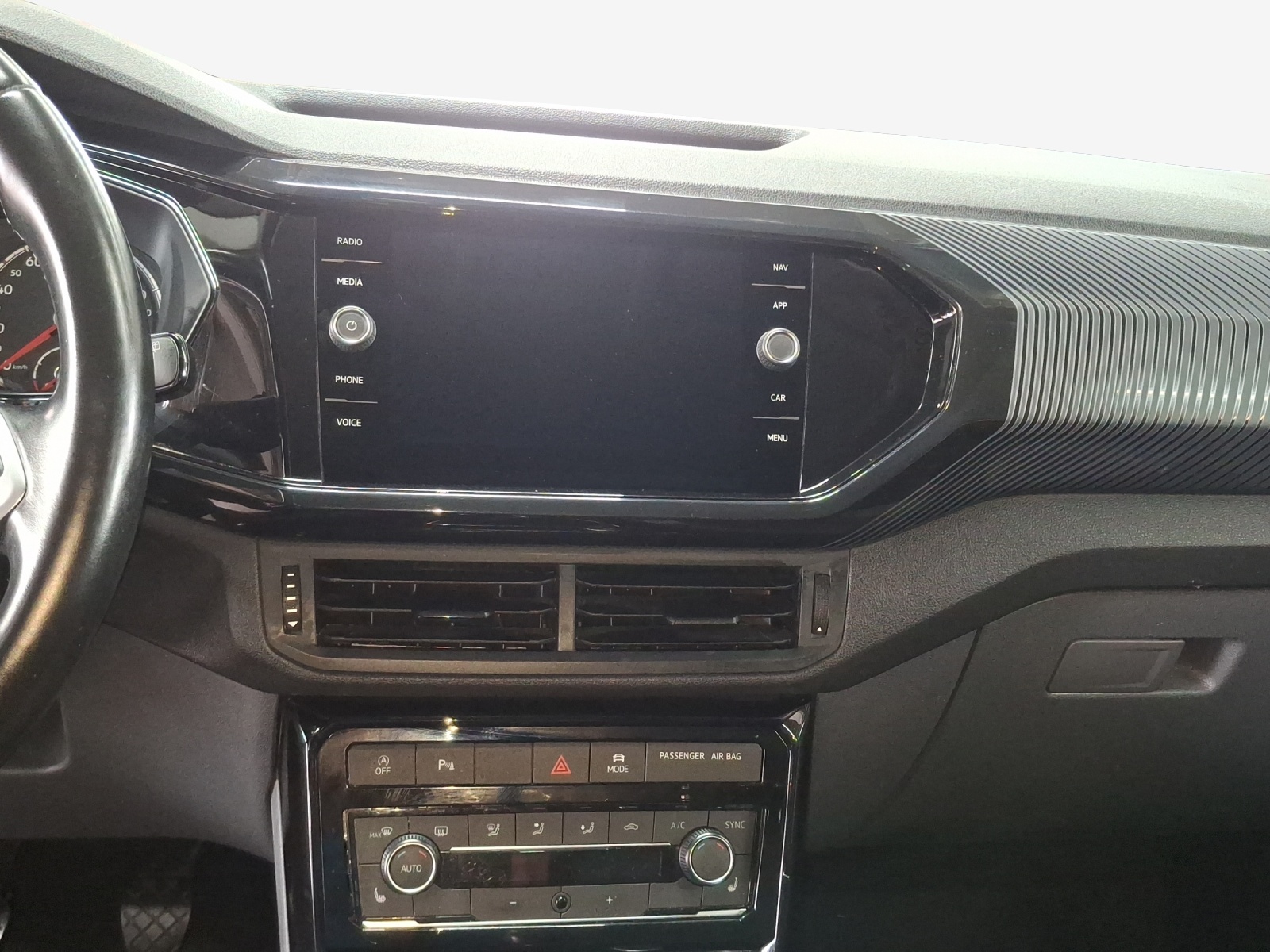 VW T-Cross 1.0 TSI Life-image-10