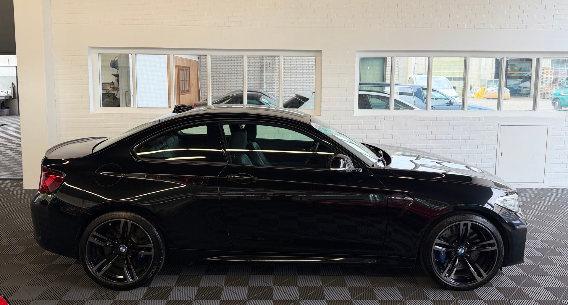 BMW M2 370 PS * SCHALTGETRIEBE MANUELL *-image-1