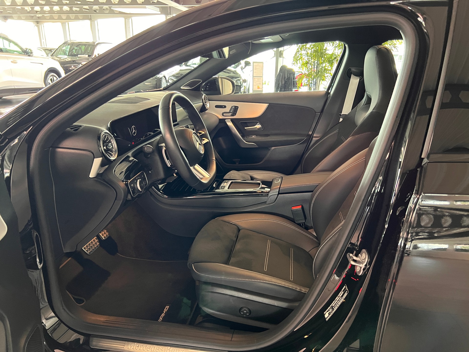 MERCEDES-BENZ A 220 4Matic 8G-DCT-image-8