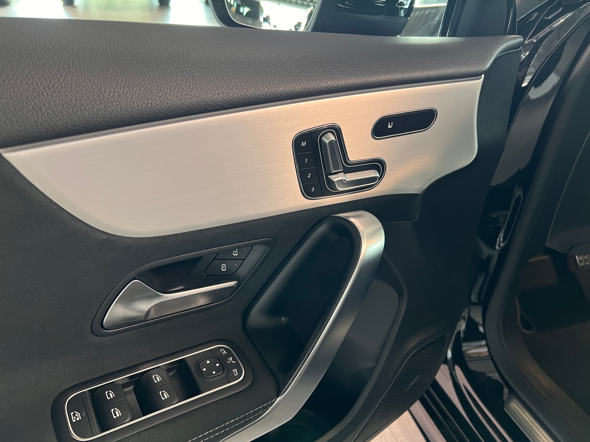 MERCEDES-BENZ A 220 4Matic 8G-DCT-image-9