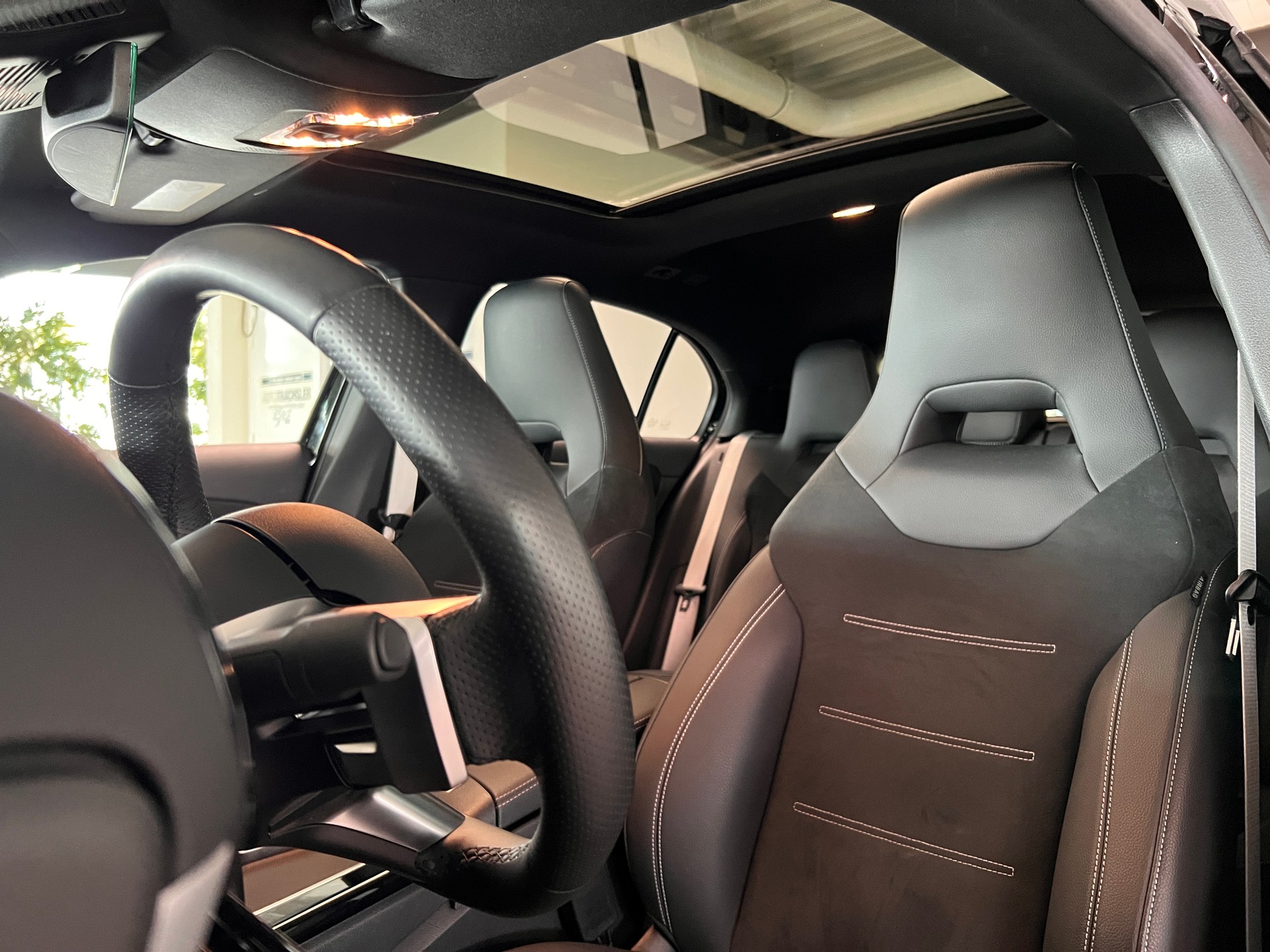 MERCEDES-BENZ A 220 4Matic 8G-DCT-image-11