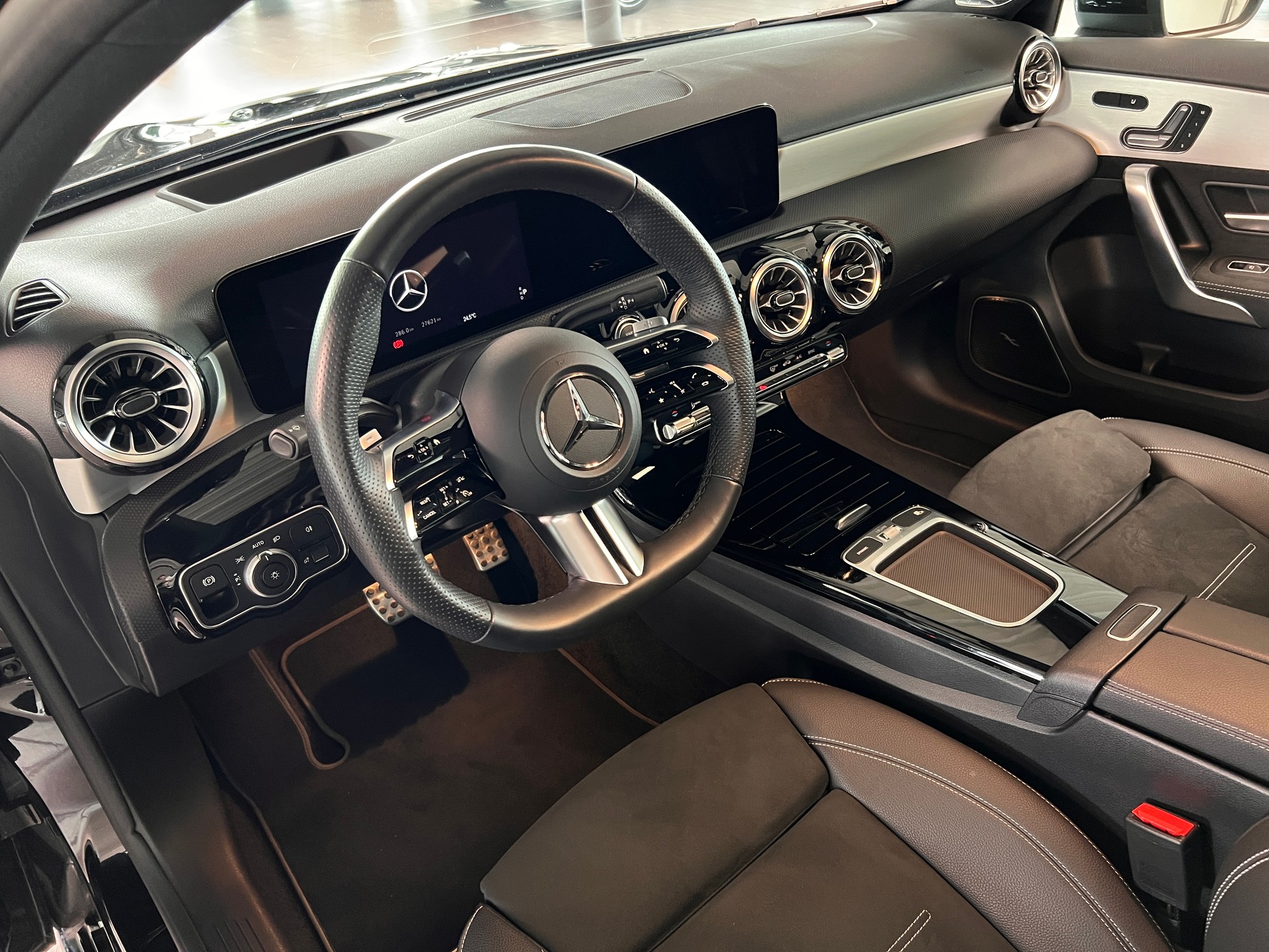 MERCEDES-BENZ A 220 4Matic 8G-DCT-image-10