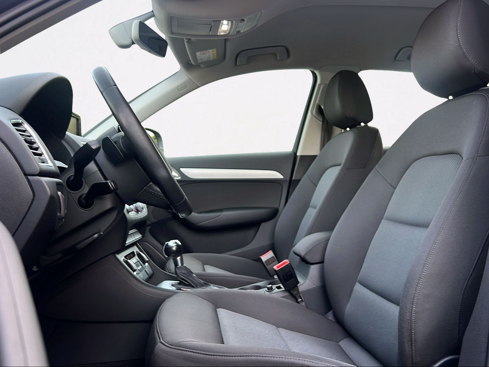 AUDI Q3 2.0 TFSI quattro S-tronic-image-5