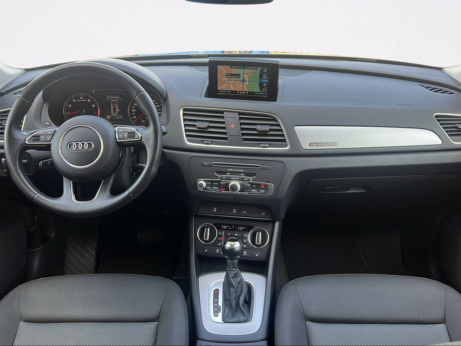 AUDI Q3 2.0 TFSI quattro S-tronic-image-10