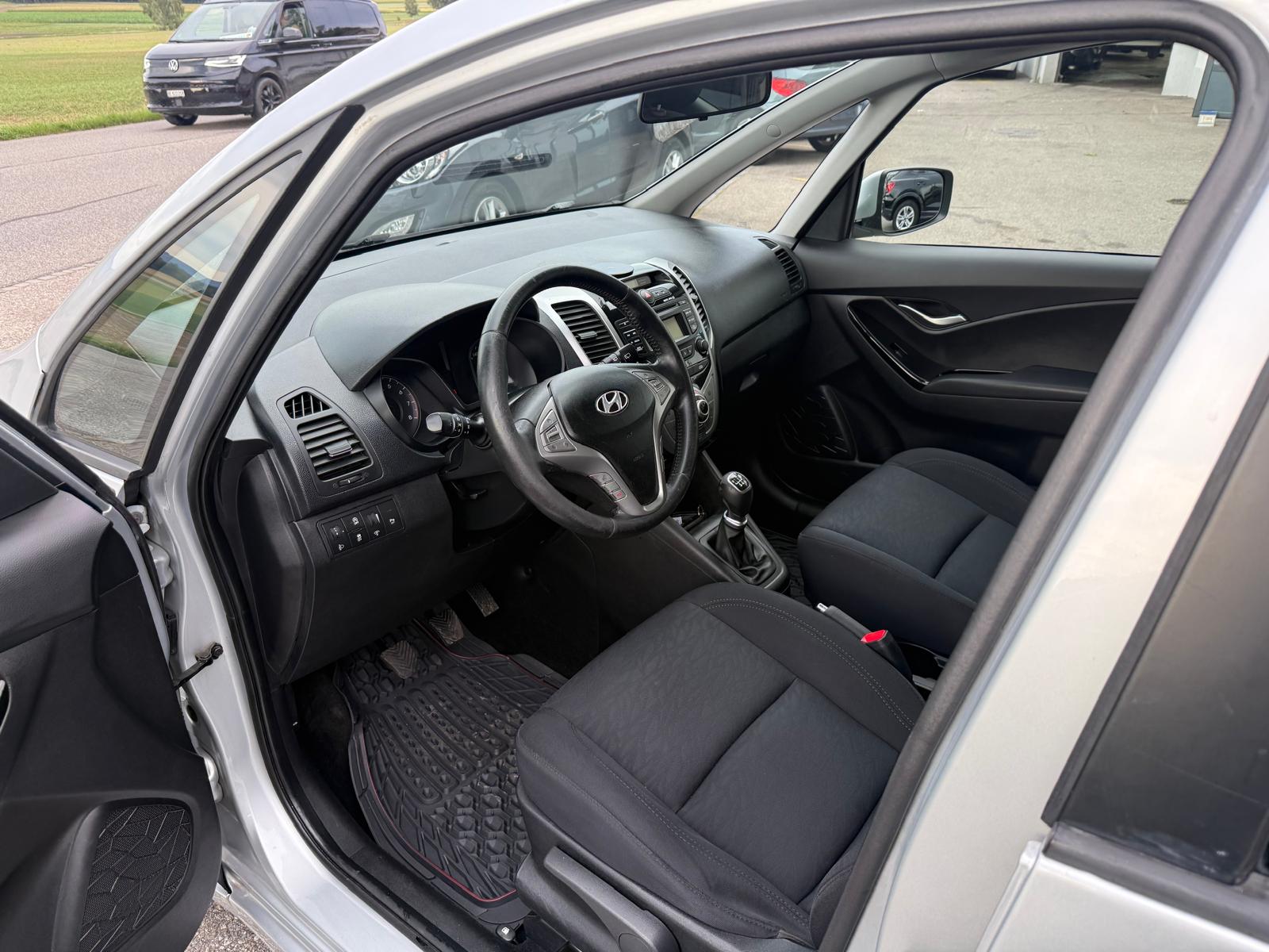 HYUNDAI iX20 1.6 Premium-image-10