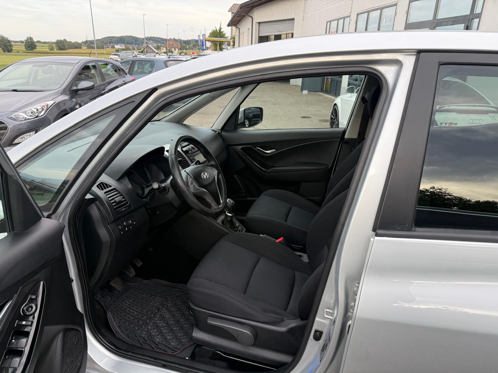 HYUNDAI iX20 1.6 Premium-image-11
