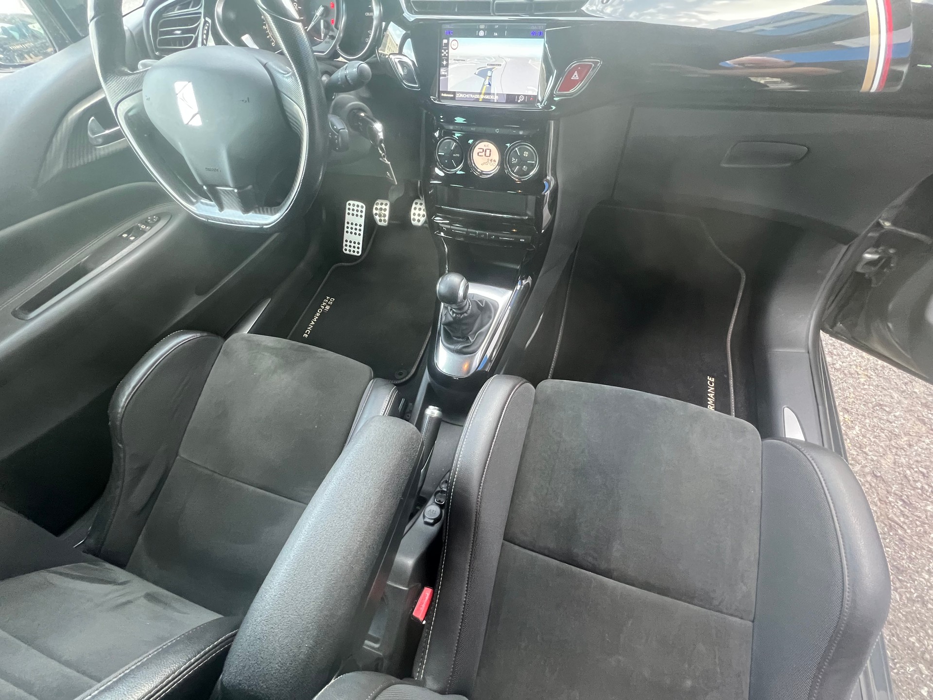 DS AUTOMOBILES DS 3 1.6 THP Performance Black-image-10