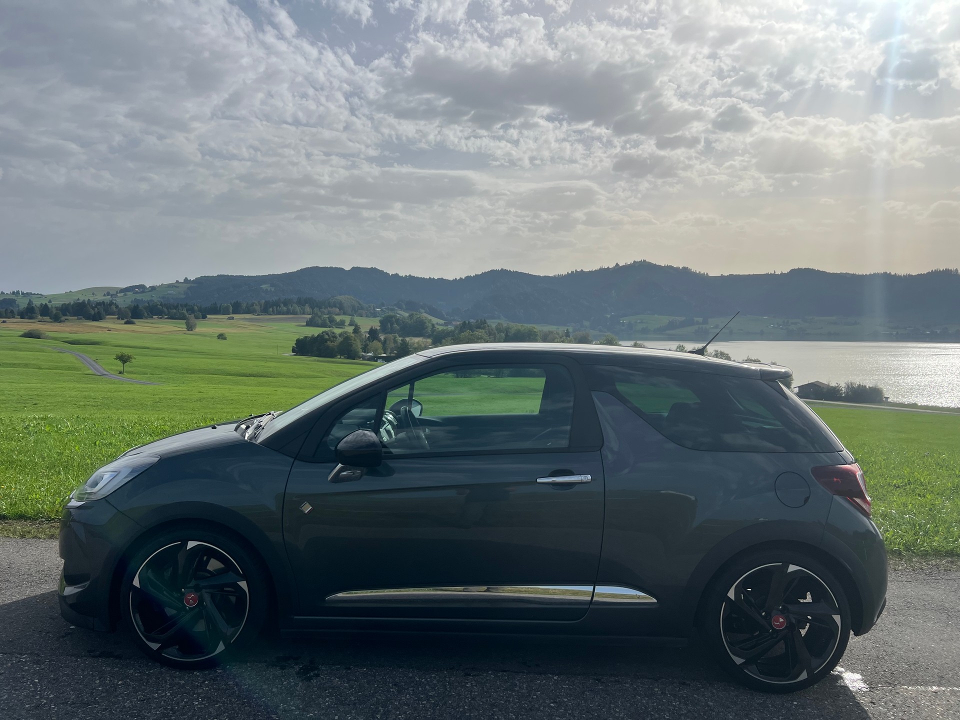 DS AUTOMOBILES DS 3 1.6 THP Performance Black-image-2