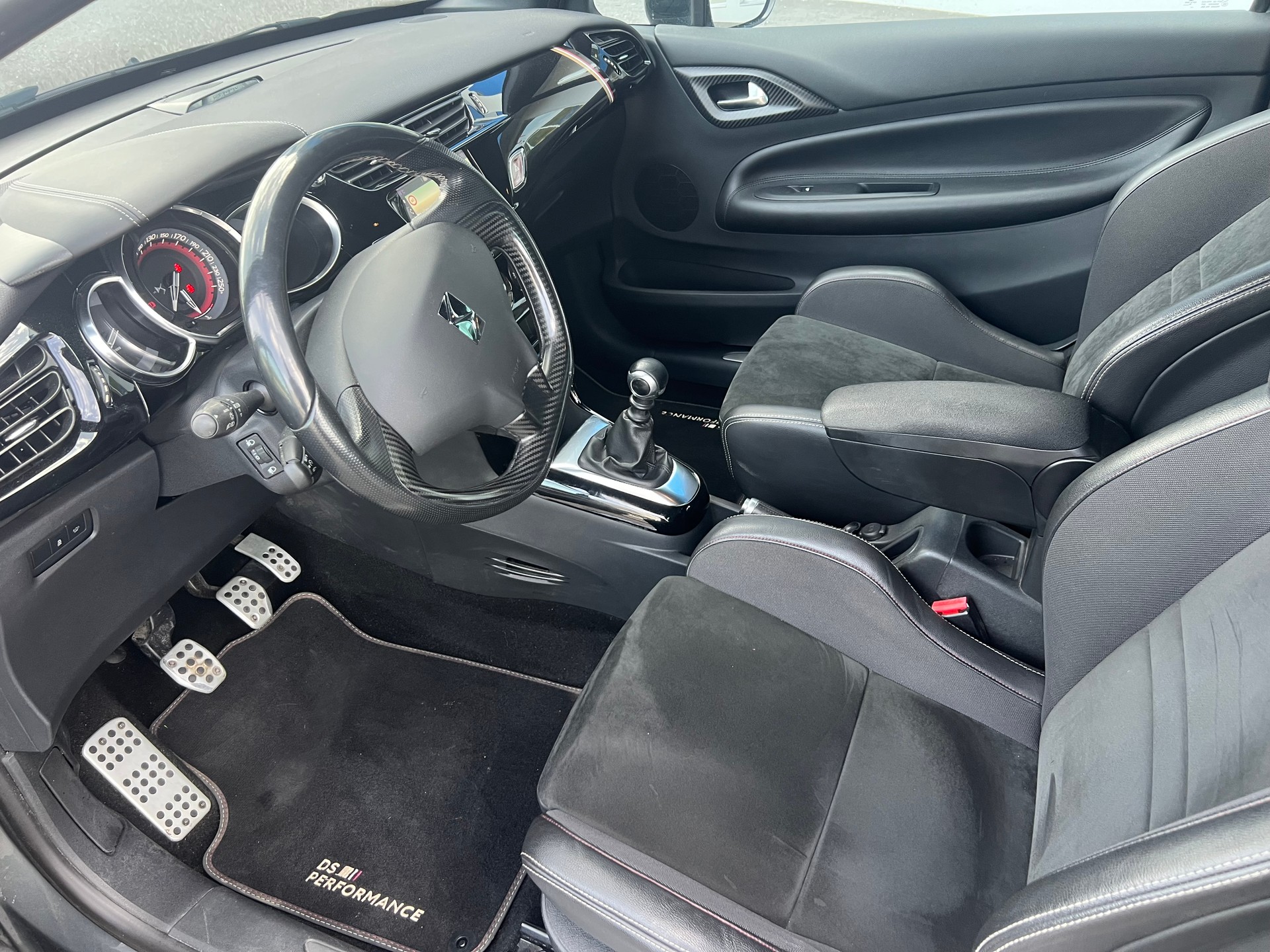 DS AUTOMOBILES DS 3 1.6 THP Performance Black-image-6