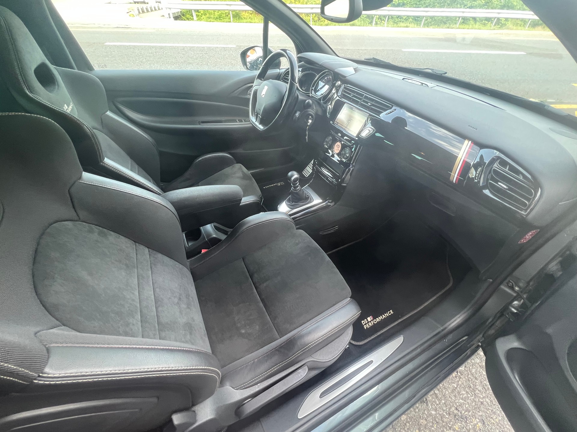 DS AUTOMOBILES DS 3 1.6 THP Performance Black-image-9