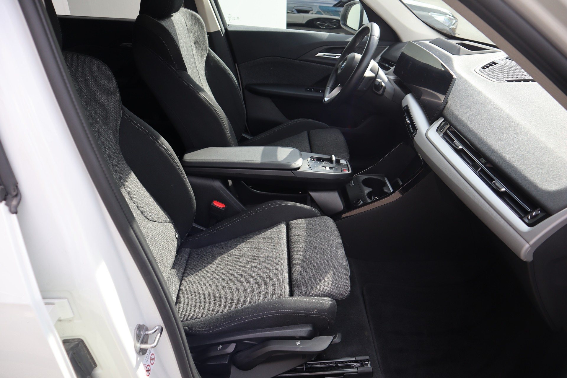 BMW X1 xDrive 20d 48V 4x4 Euro 6-image-4