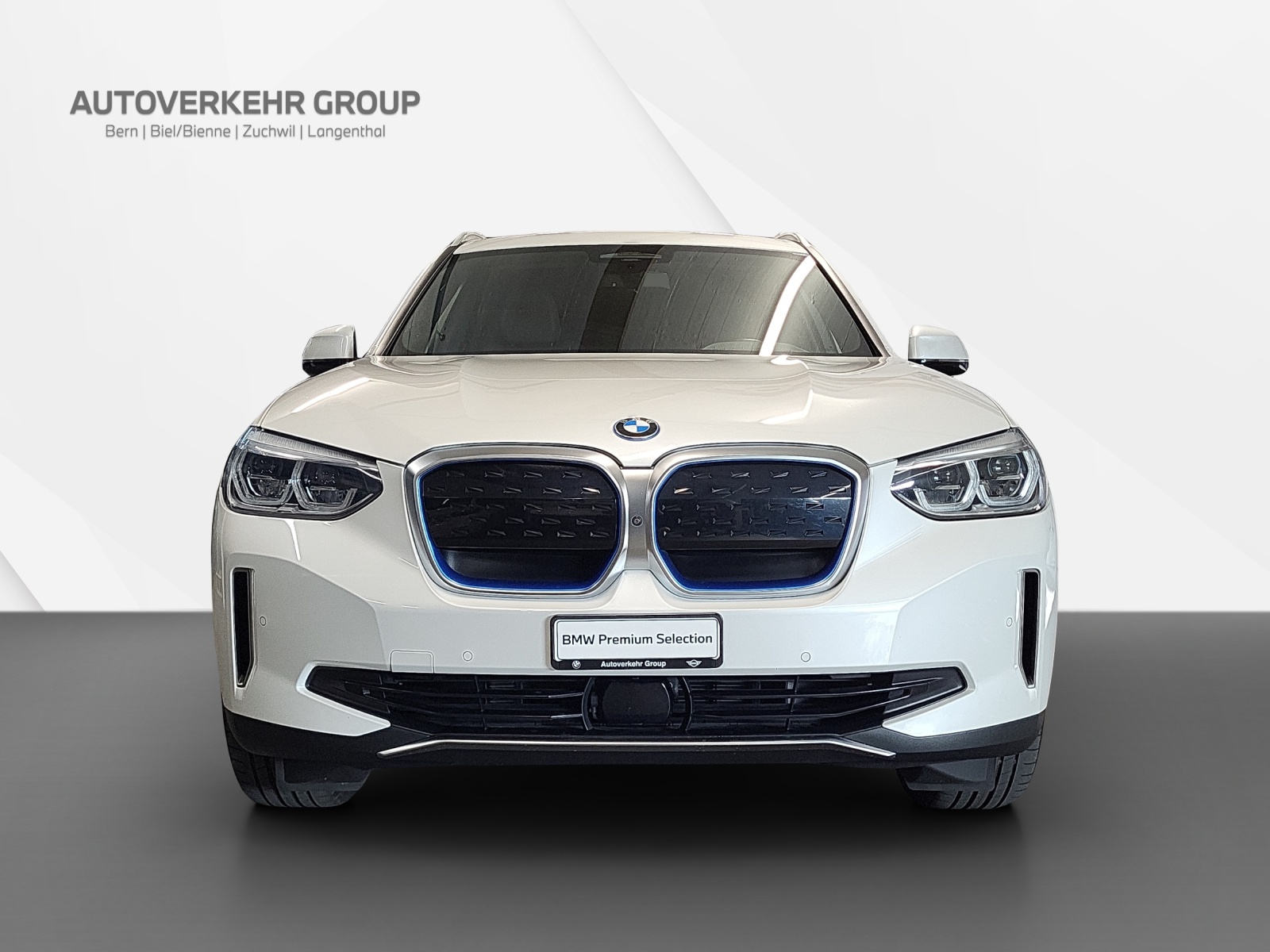 BMW iX3 Impressive-showroom-element-1