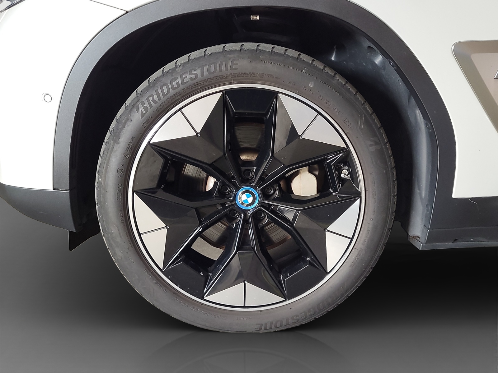 BMW iX3 Impressive-image-8