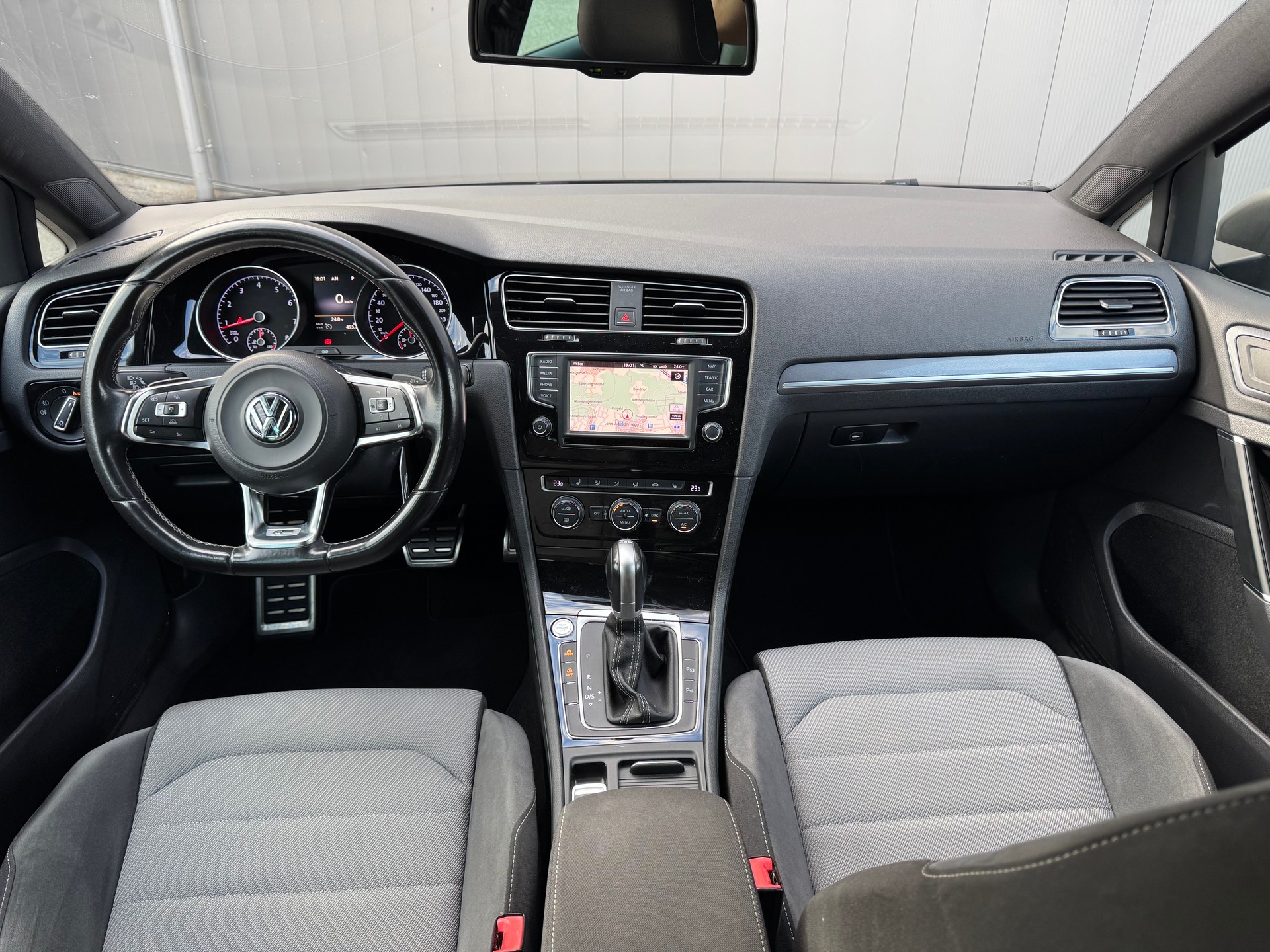 VW 1.4 TSI 150 Lounge R-Line DSG-image-4
