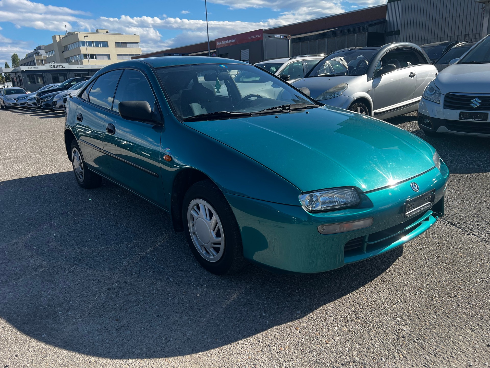 MAZDA 323 F 1.8i-16V Rainbow-image-1