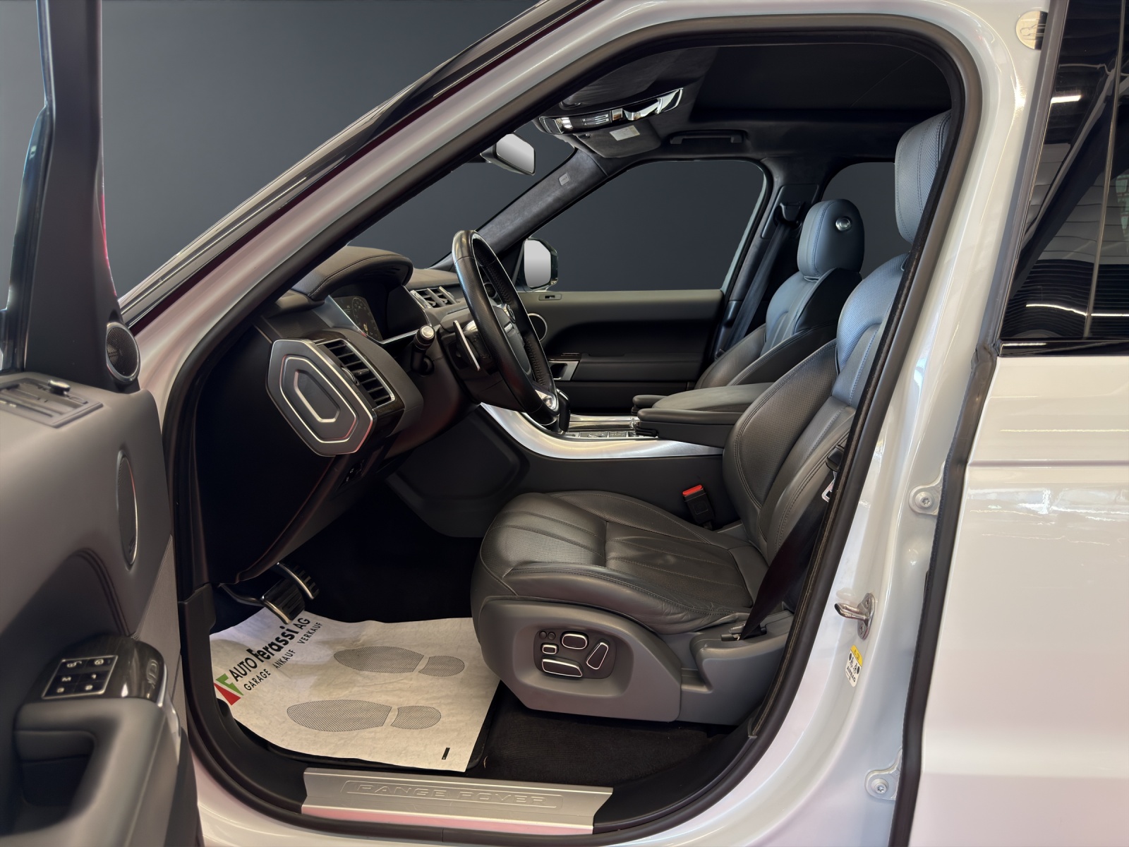 LAND ROVER Range Rover Sport 3.0 SDV6 HSE Dynamic Automatic-image-15