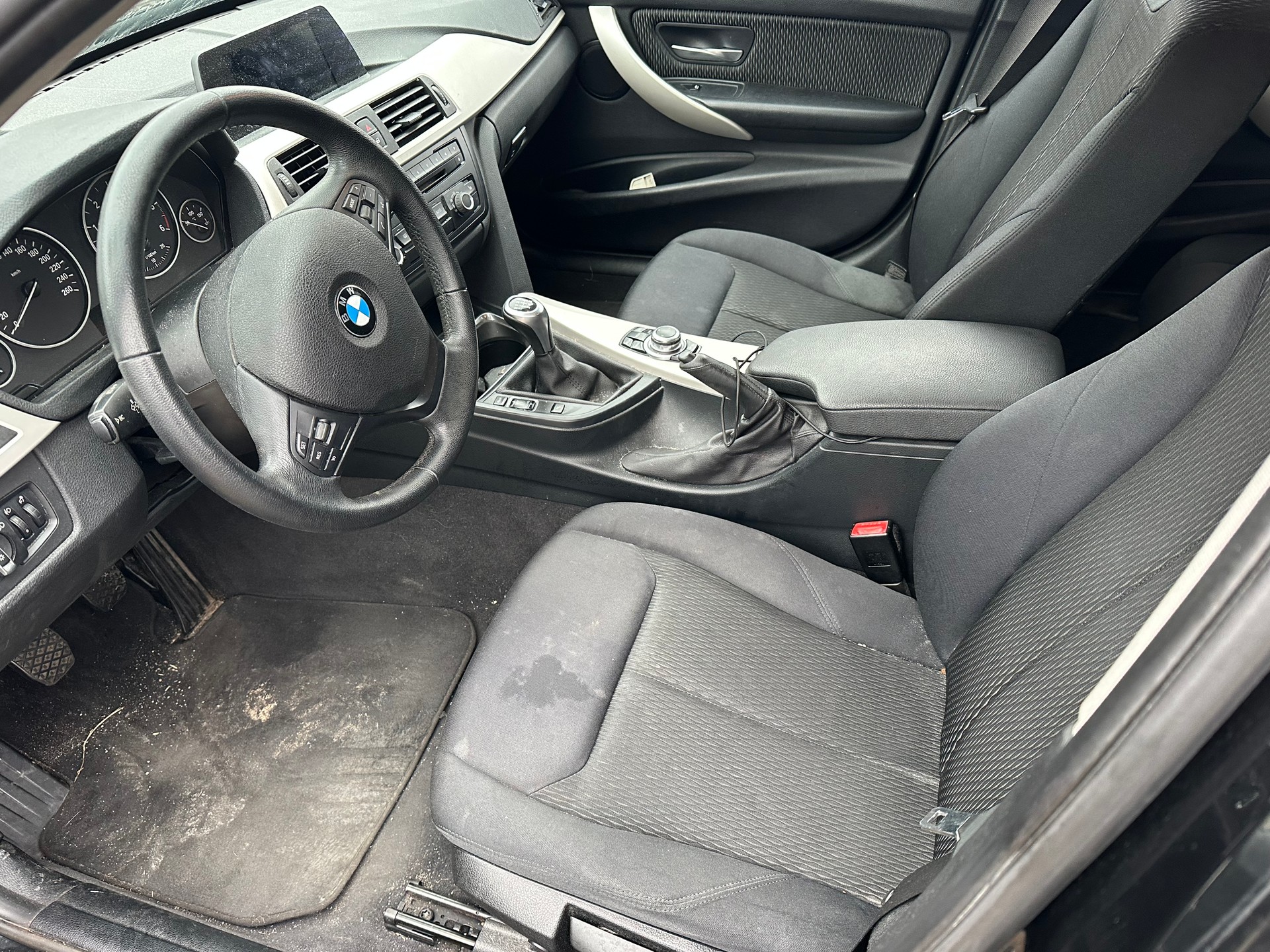 BMW 320d Efficient Dynamics Touring-image-7