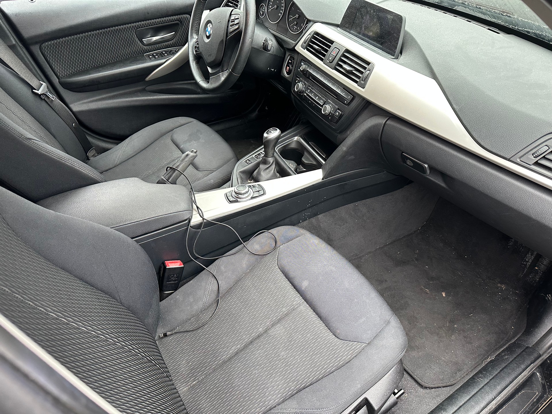 BMW 320d Efficient Dynamics Touring-image-8