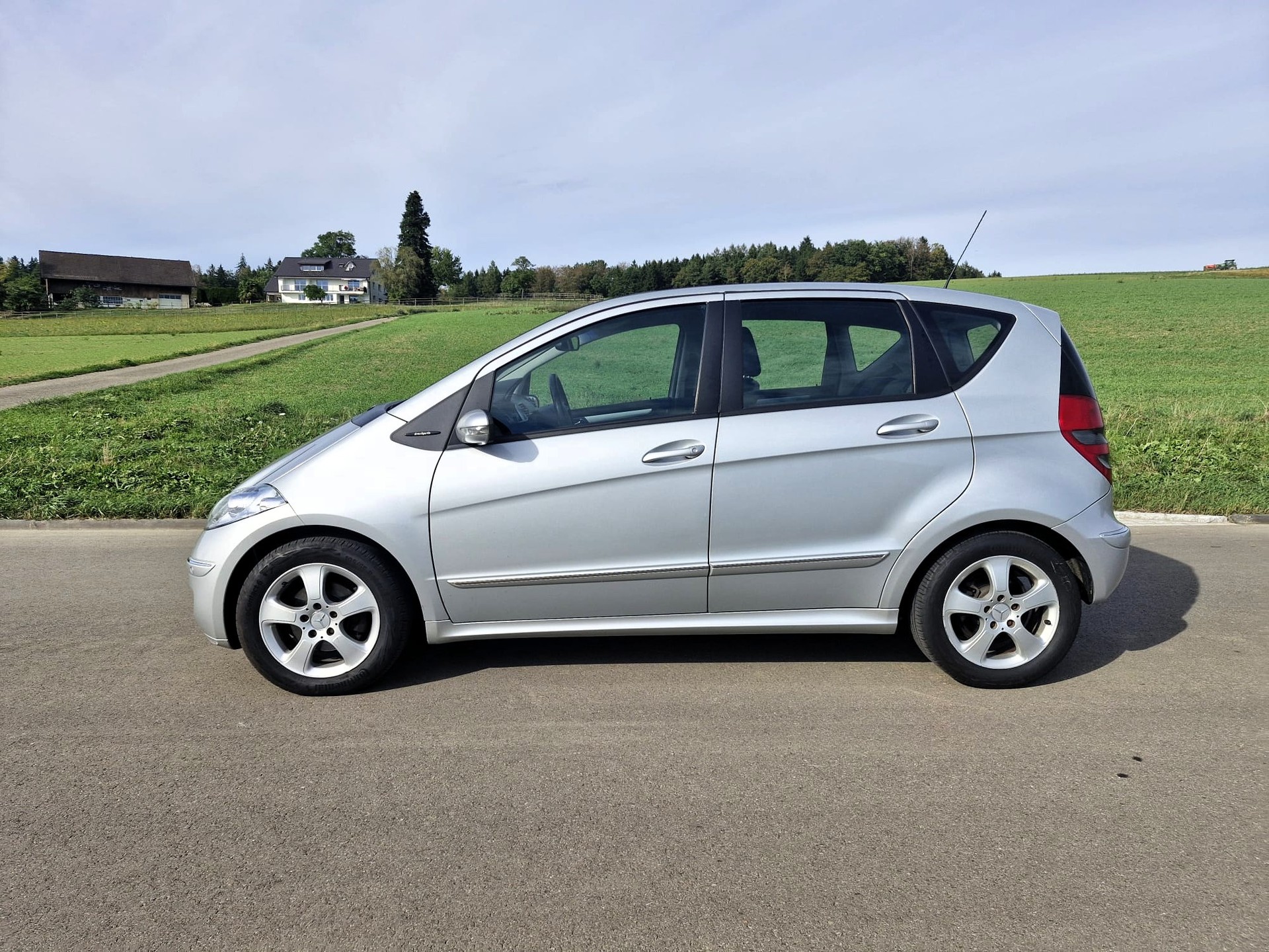 MERCEDES-BENZ A 200 Elégance-image-2