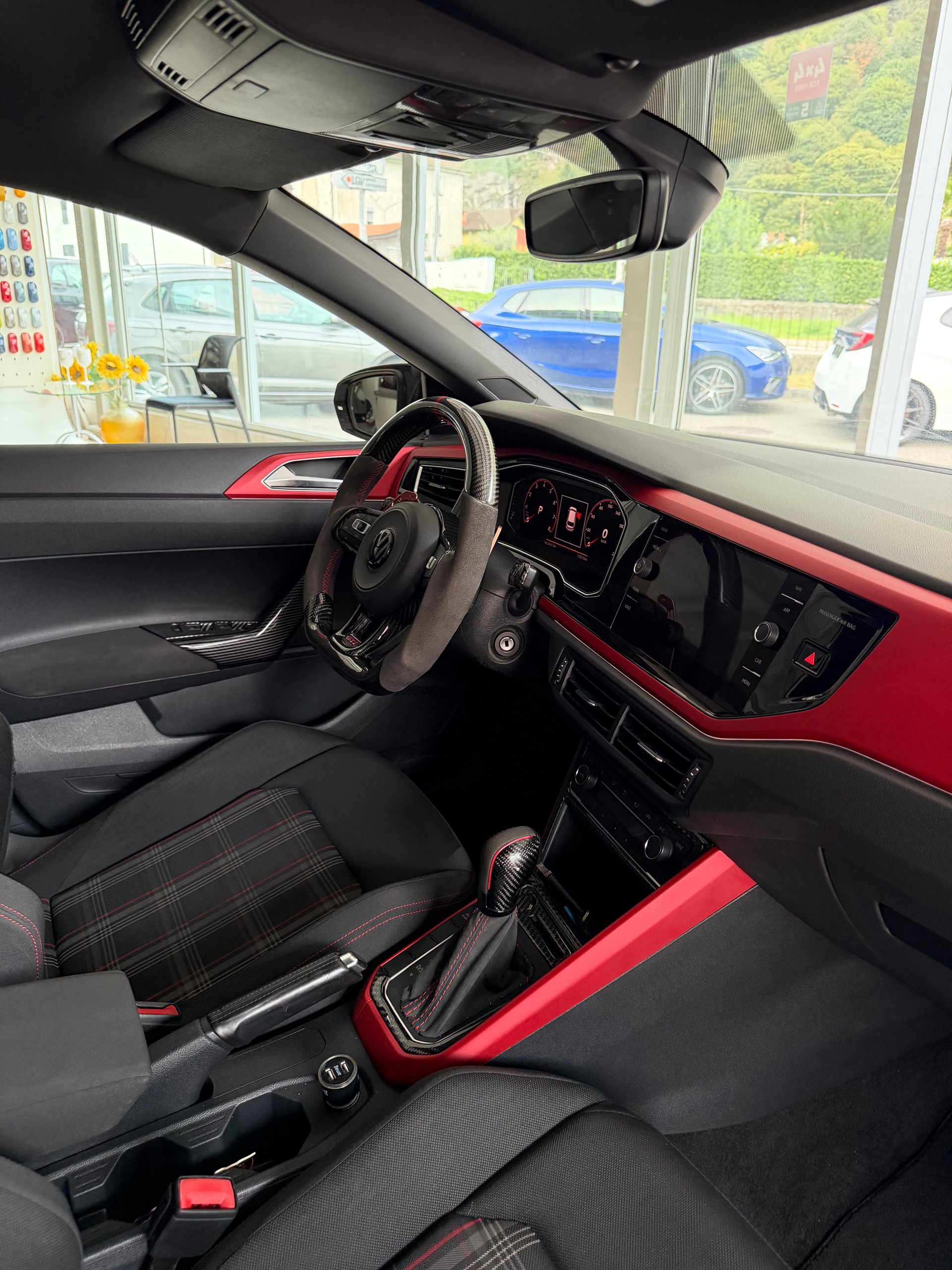 VW Polo 2.0 TSI GTI DSG-image-10